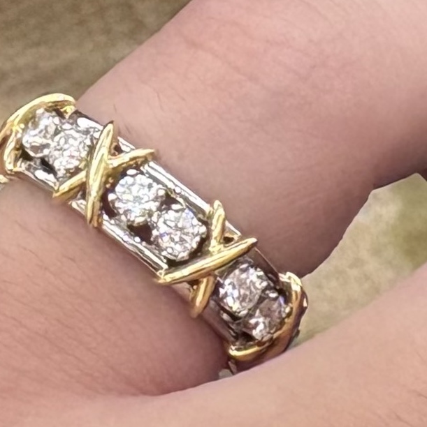 Dior Jacquard Oblique Polo Shirt White Blue Brown, Tiffany & Co. Tiffany Sixteen Stone Ring Platinum with Diamonds 착용 스타일 - 3