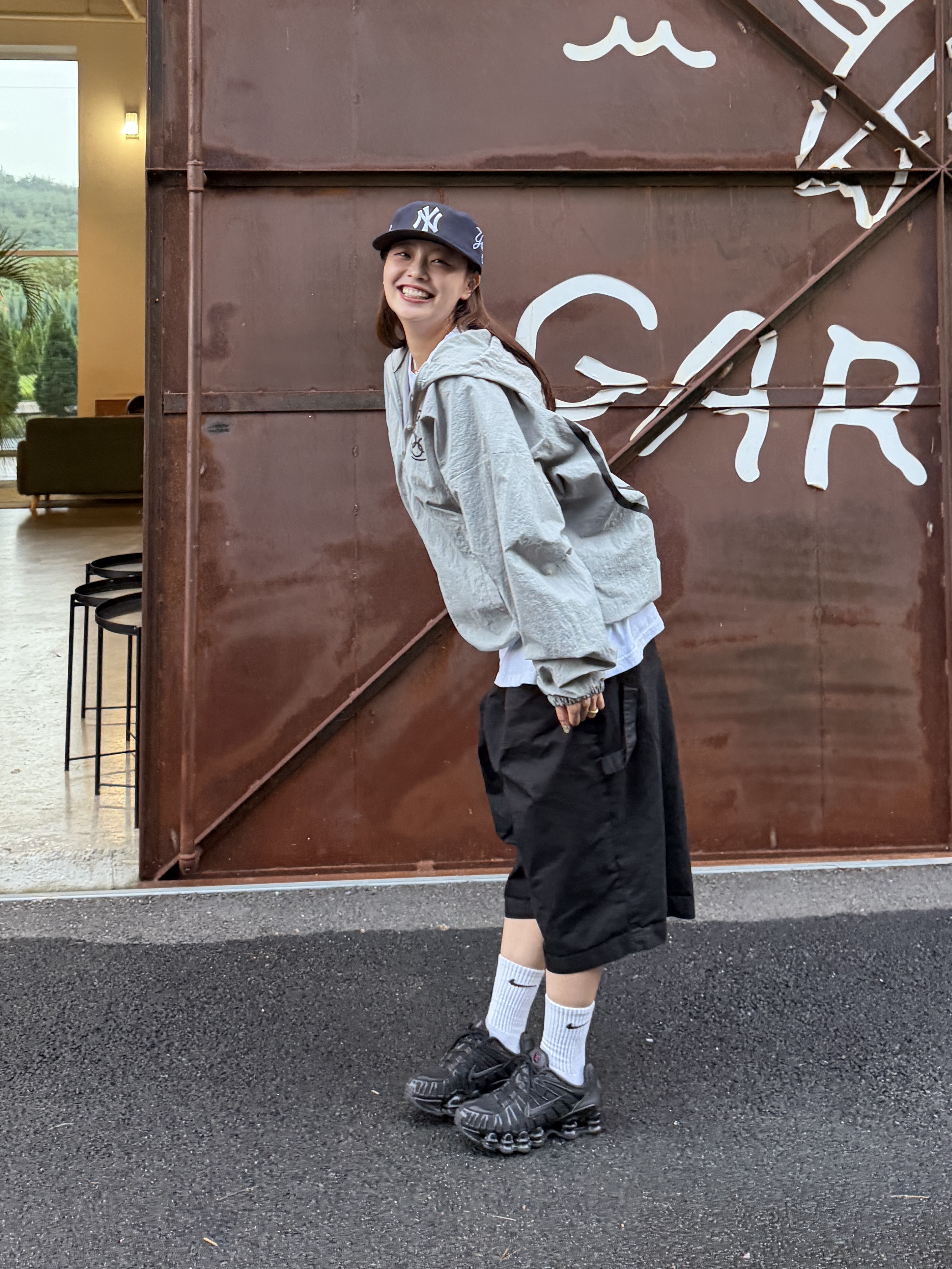 Yeezy x Gosha Rubchinskiy Vulture WB-01 Jacket Mocha, New Era MLB New York Yankees Pillbox Series Ball Cap Navy 착용 스타일 - 2