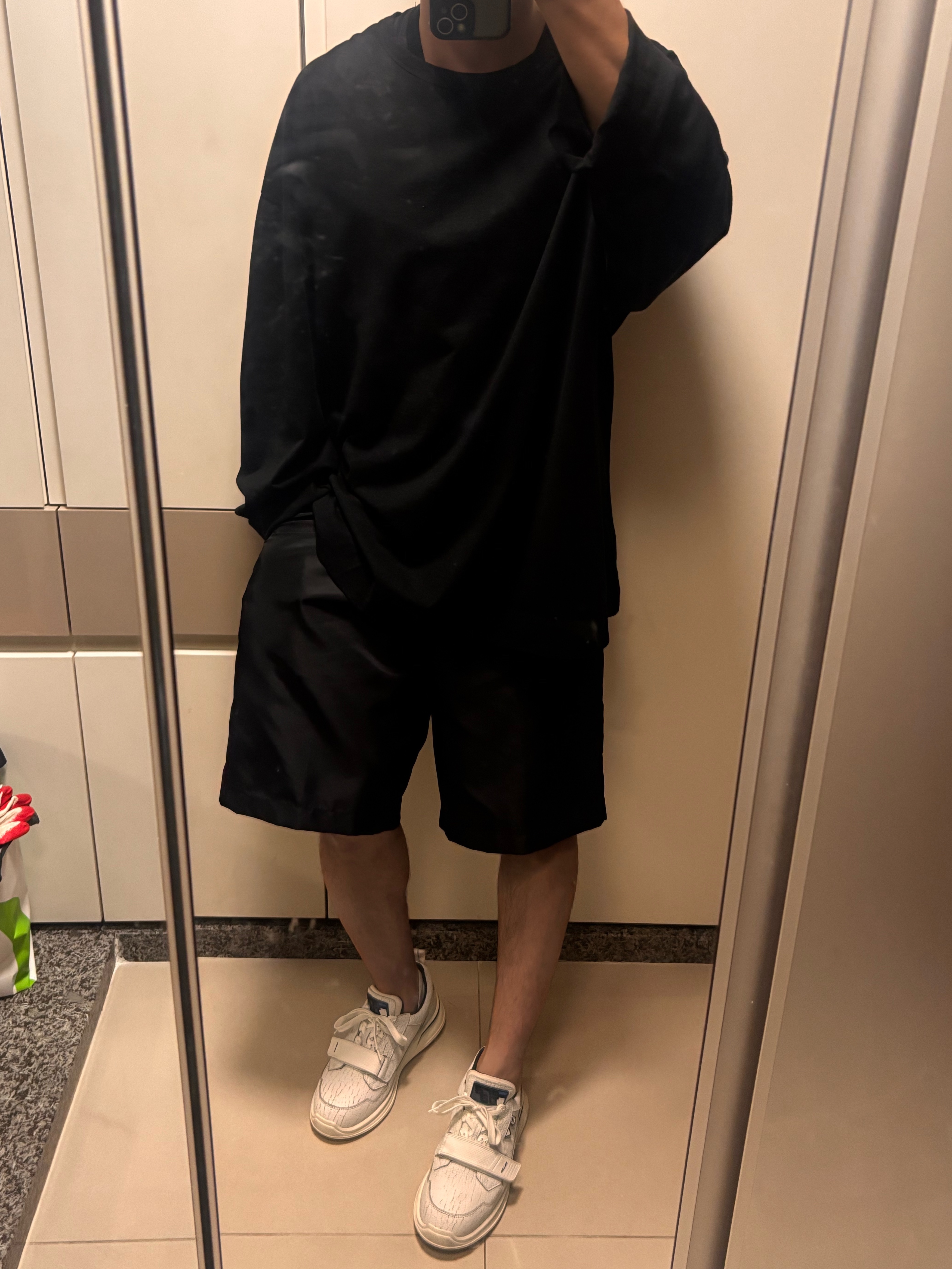 Prada Re-Nylon Bermuda Shorts Black, Prada Mechano Leather White 착용 스타일