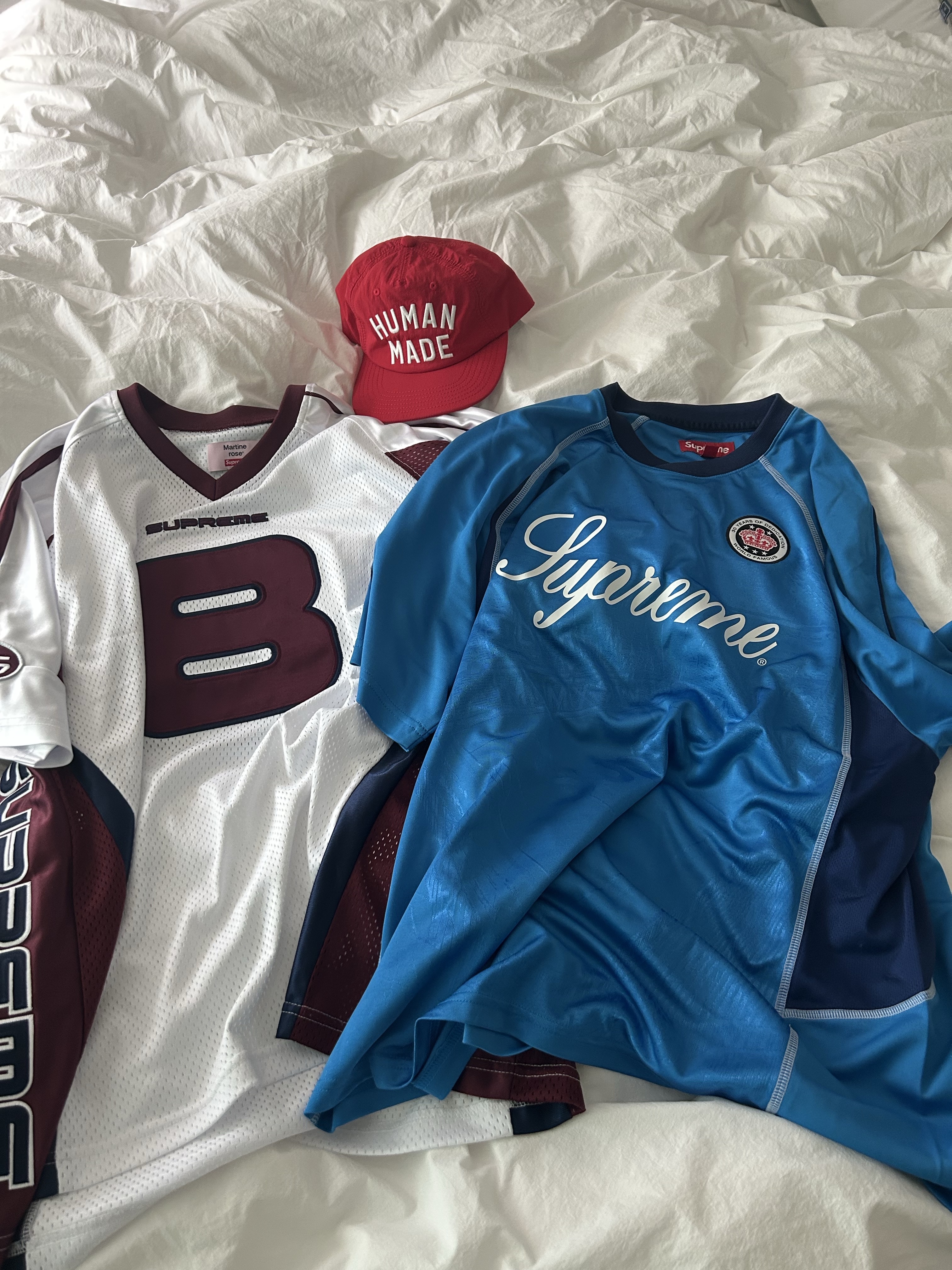 Supreme Jacquard Soccer Jersey Blue - 24SS, Supreme x Martine Rose Football Jersey White - 24FW 착용 스타일