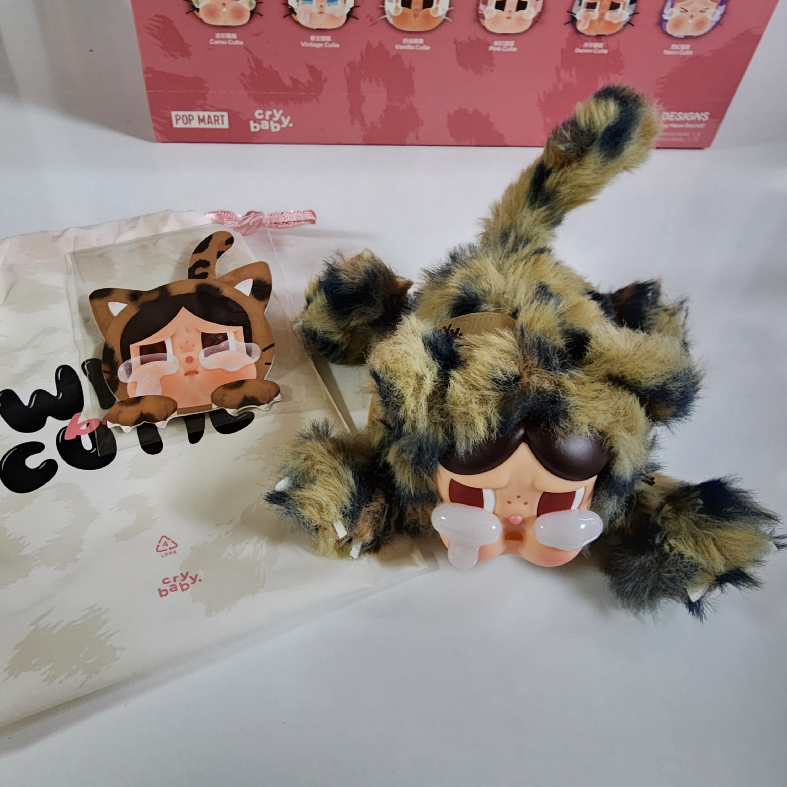 Pop Mart Crybaby Wild But Cutie Series Vinyl Plush Pendant (6 Blind Boxes), Pop Mart Crybaby Wild But Cutie Series Vinyl Plush Pendant Wild Cutie (Opened Case) 착용 스타일