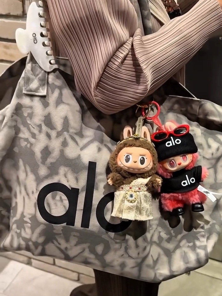 Pop Mart Labubu Good Luck To You Vinyl Plush Doll Pendant, Alo Yoga Iconic Shopper Tote Bag Grey Tiedye 착용 스타일