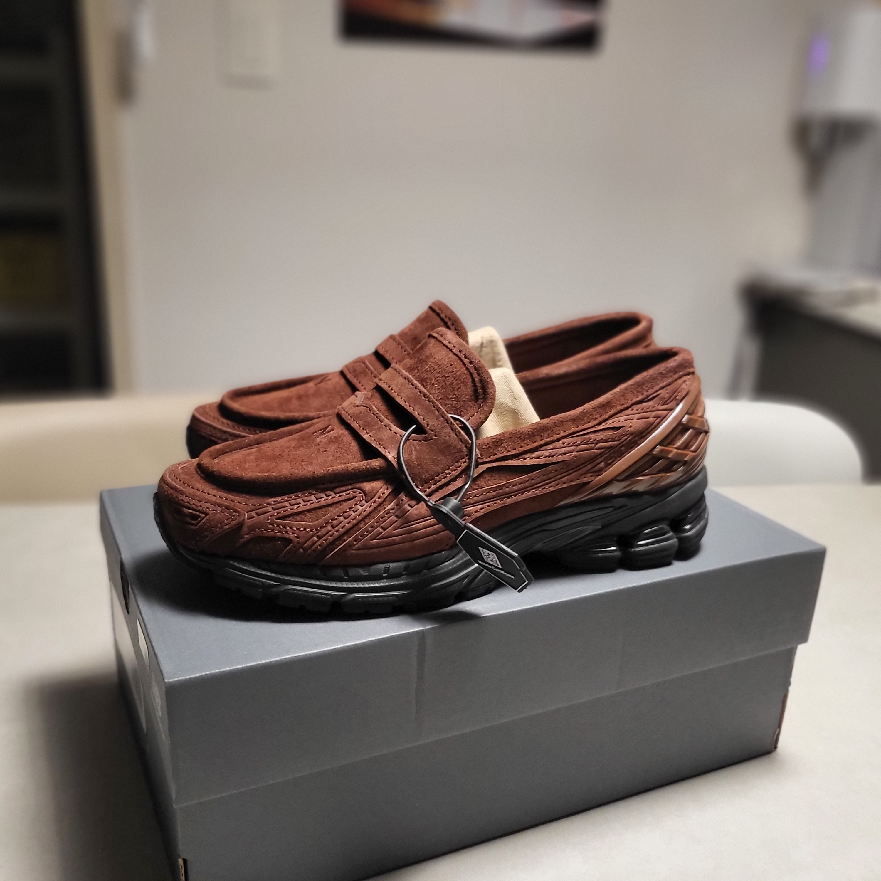 New Balance 1906L Rich Oak 착용 스타일 - 1
