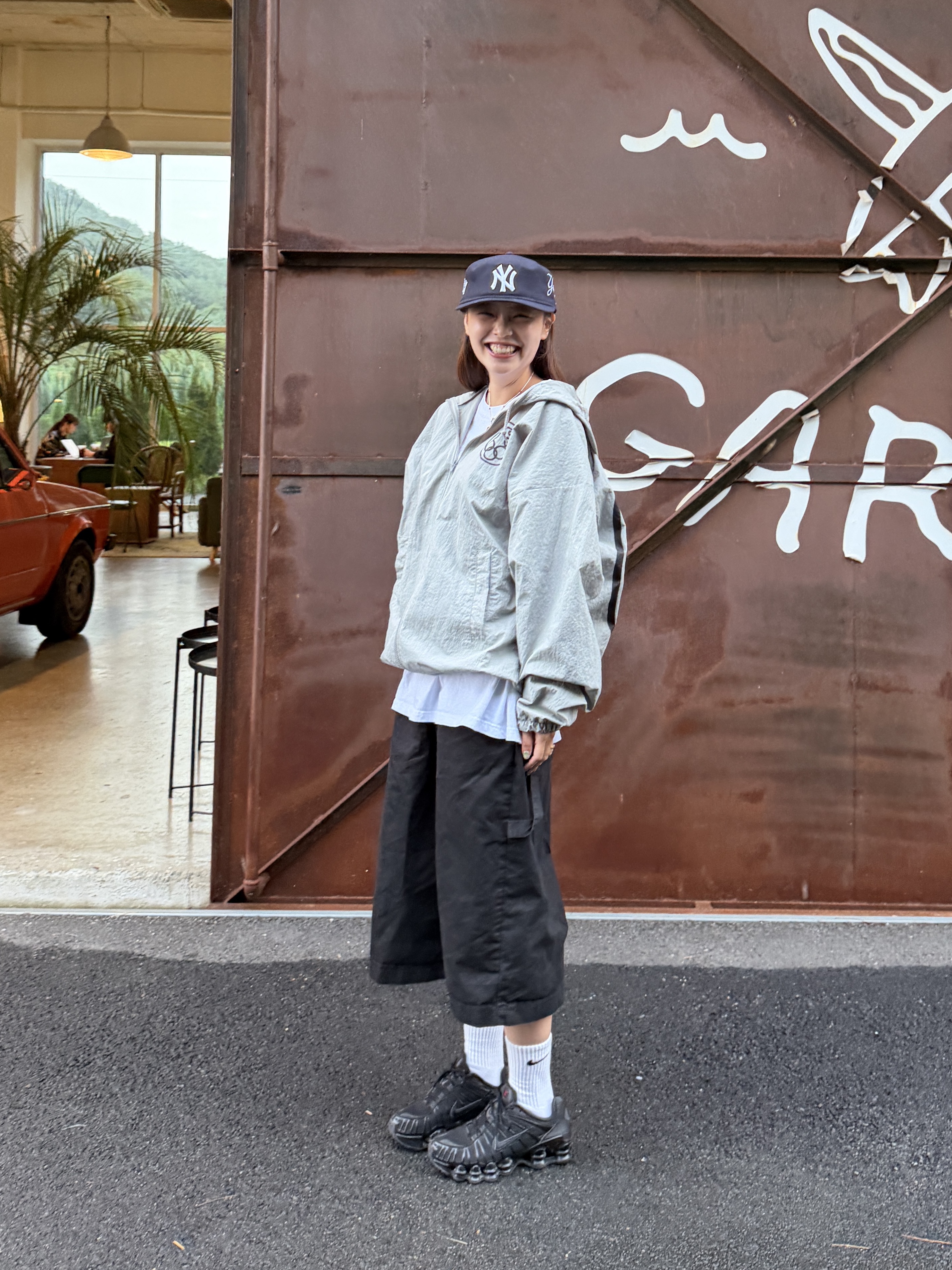 Yeezy x Gosha Rubchinskiy Vulture WB-01 Jacket Mocha, New Era MLB New York Yankees Pillbox Series Ball Cap Navy 착용 스타일 - 3