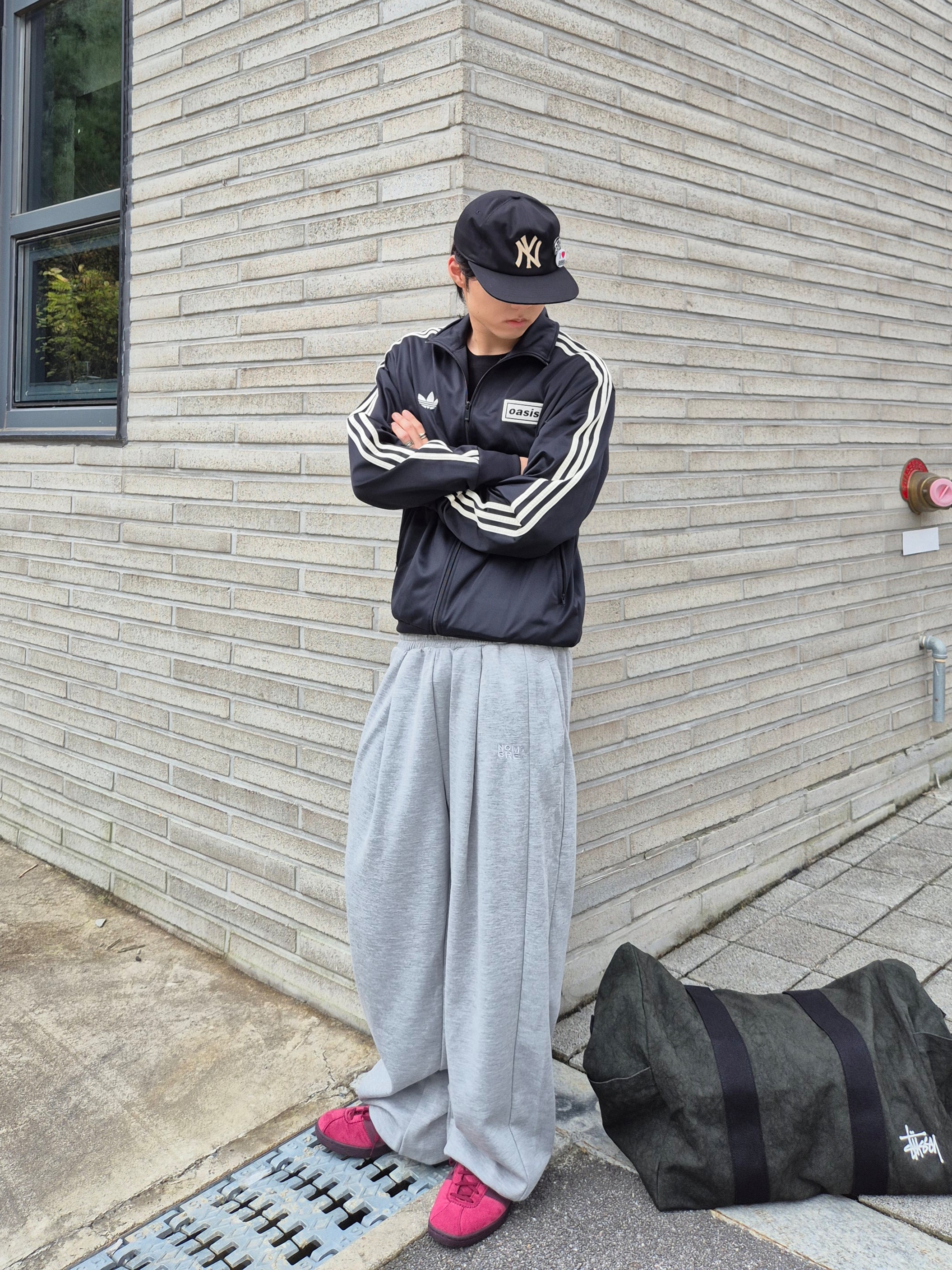 Adidas x Oasis Tour Firebird Track Top Black - US Sizing, Stussy Canvas Flight Bag Washed Black 착용 스타일 - 1