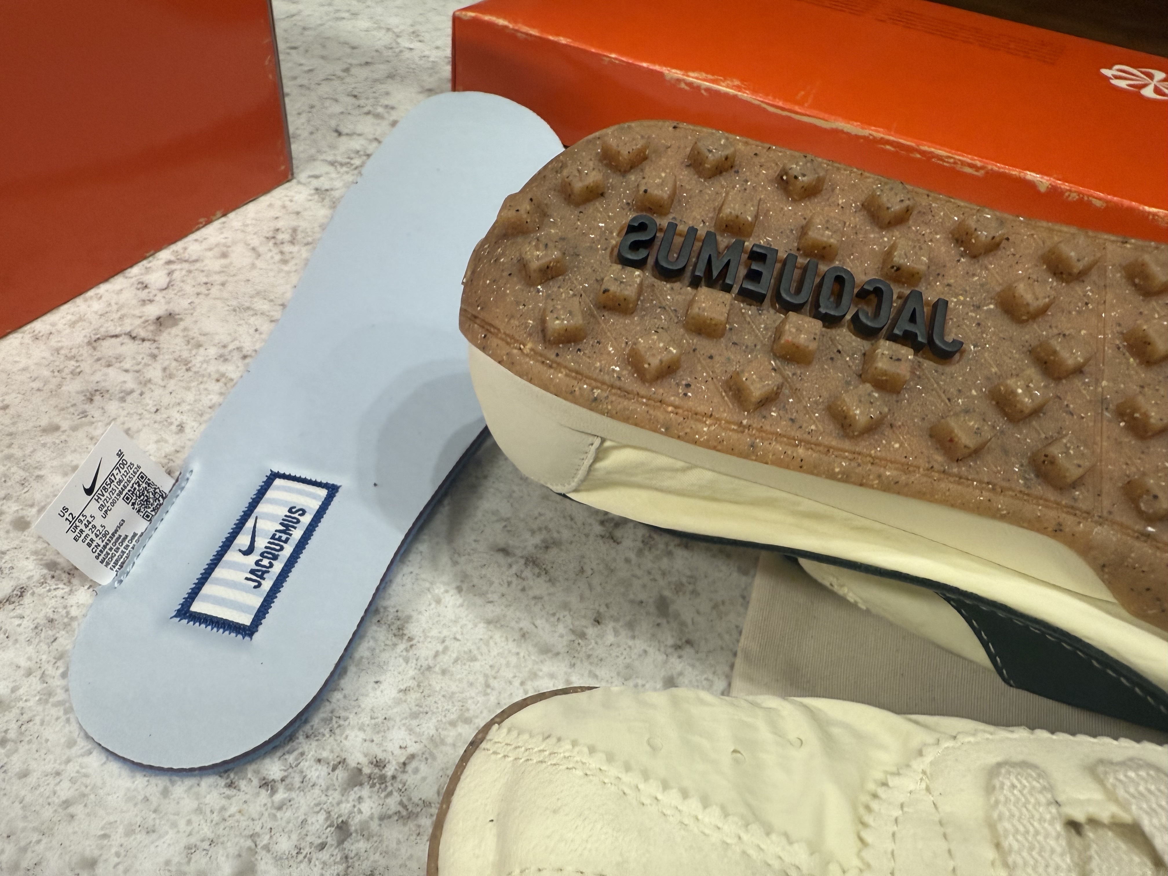 Nike x Jacquemus Moon Shoe SP Alabaster Off Noir 착용 스타일 - 4