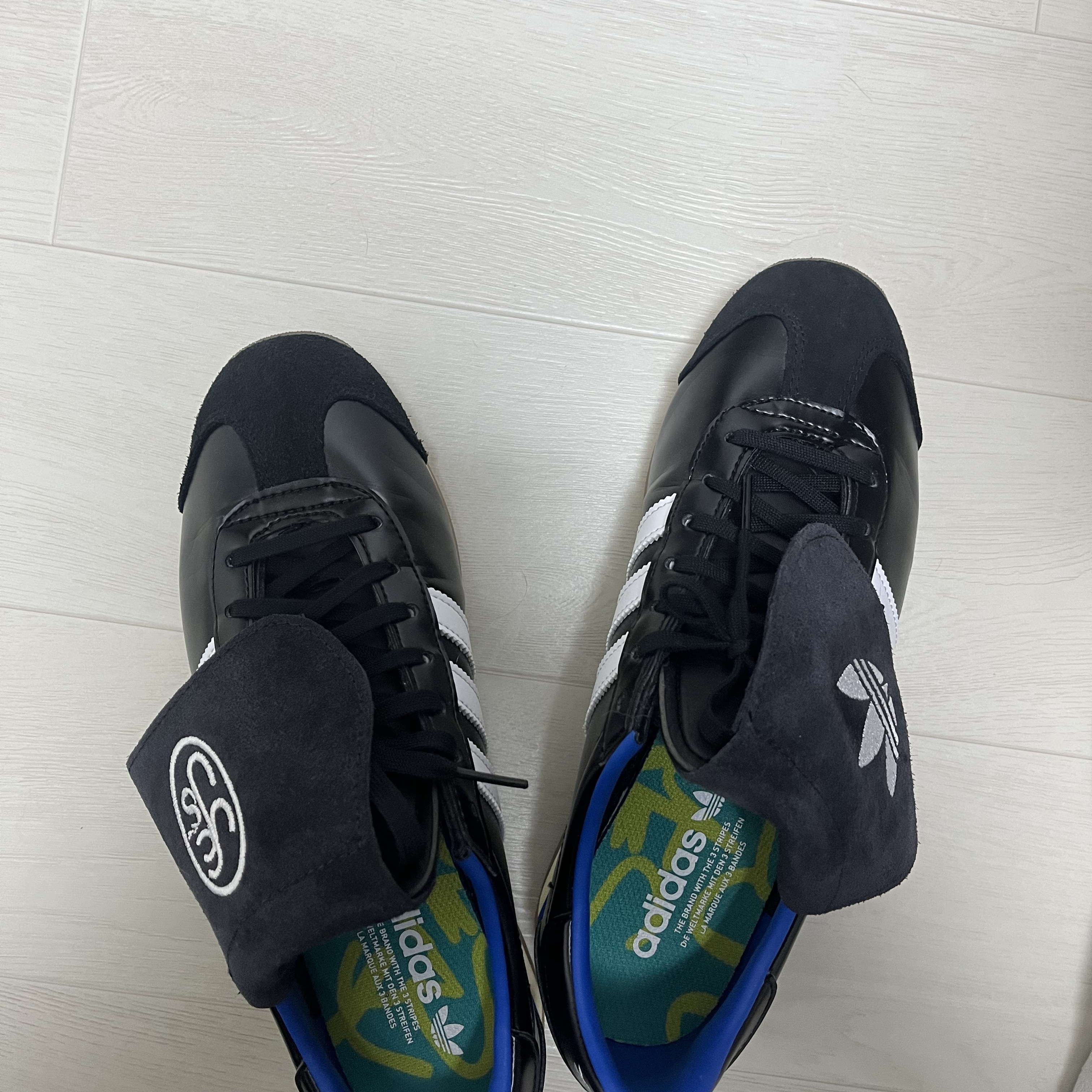 Adidas x Yeseyesee Country OG Core Black Cloud White 착용 스타일 - 1