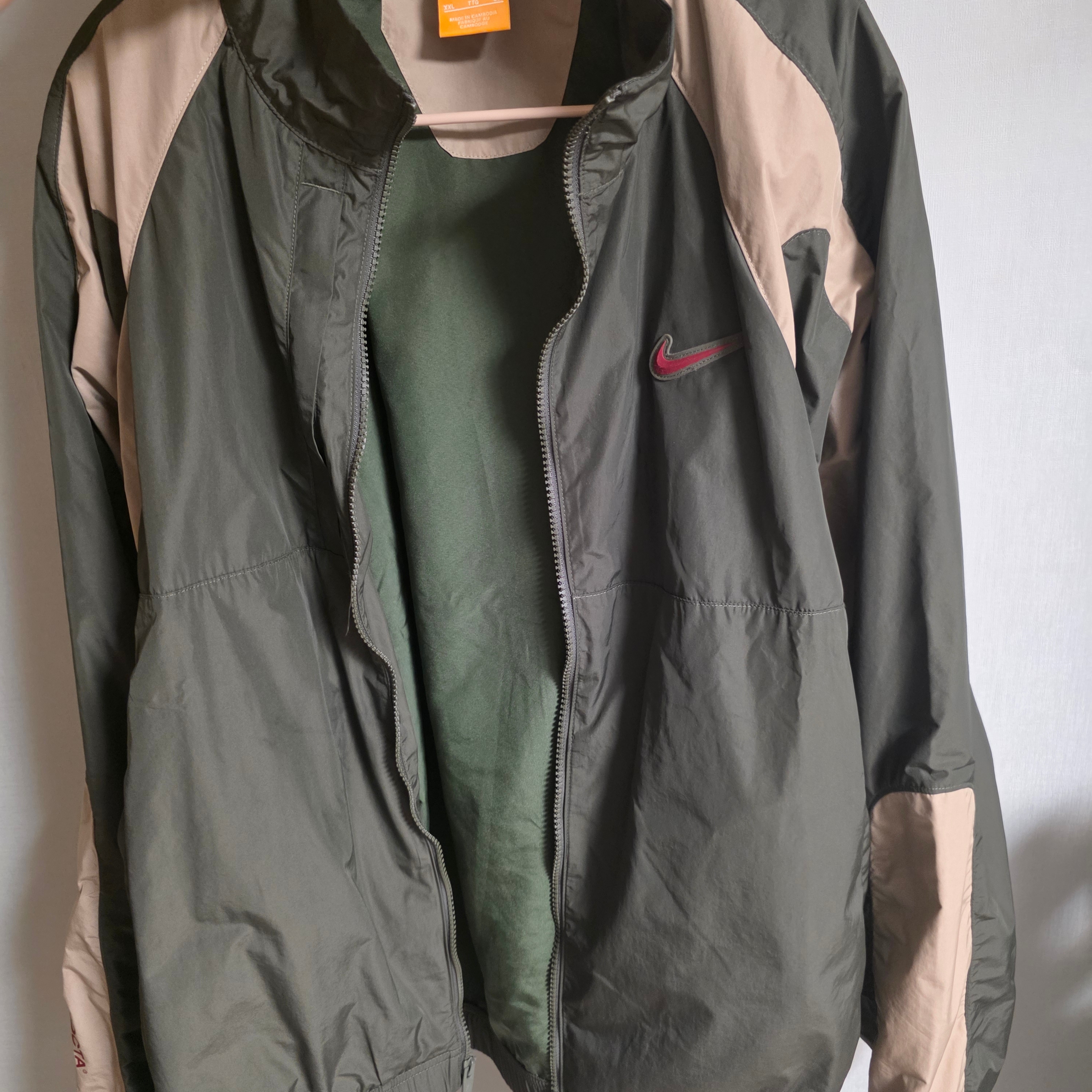 Nike x Drake Nocta Nylon Track Jacket Khaki (FN7667-325) 착용 스타일