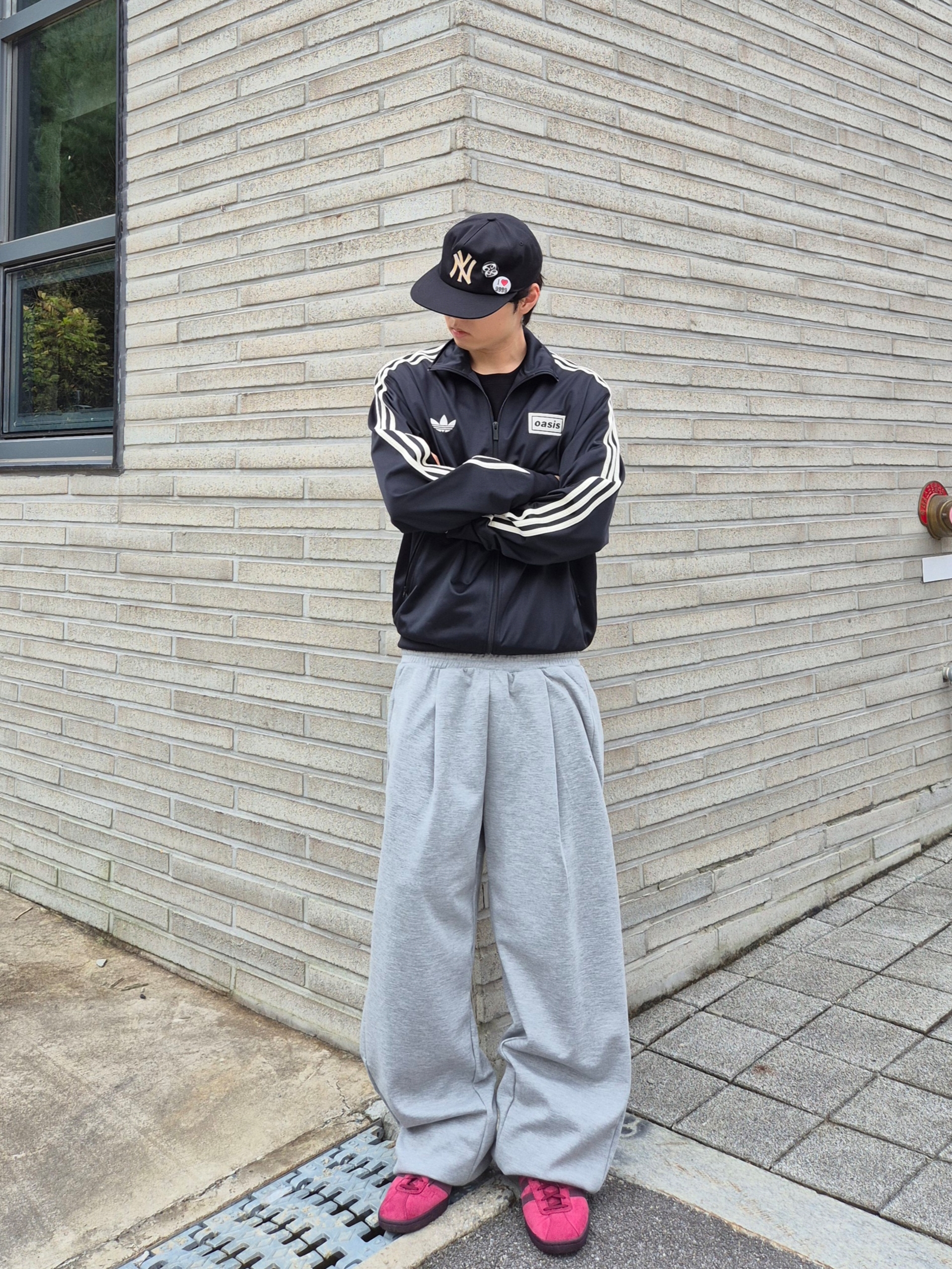 Adidas x Oasis Tour Firebird Track Top Black - US Sizing, Stussy Canvas Flight Bag Washed Black 착용 스타일 - 5