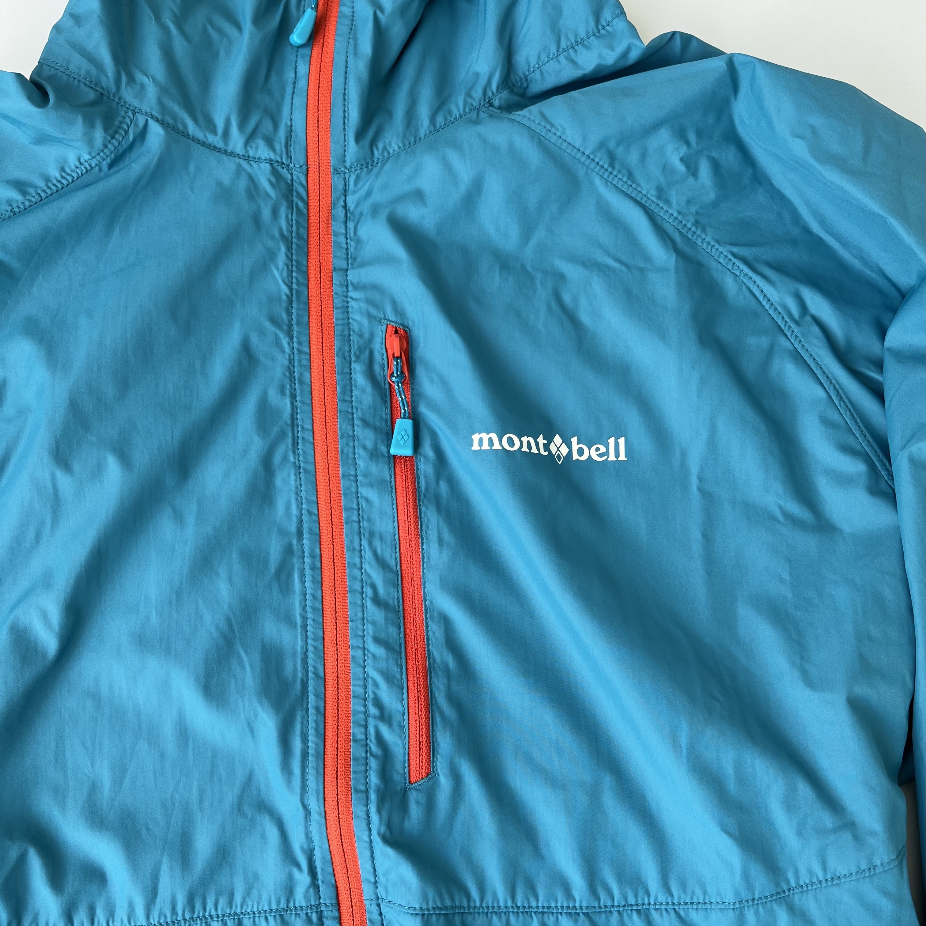 Montbell Wind Blast Hooded Jacket Black, Montbell Wind Blast Hooded Jacket Dark Green 착용 스타일 - 4