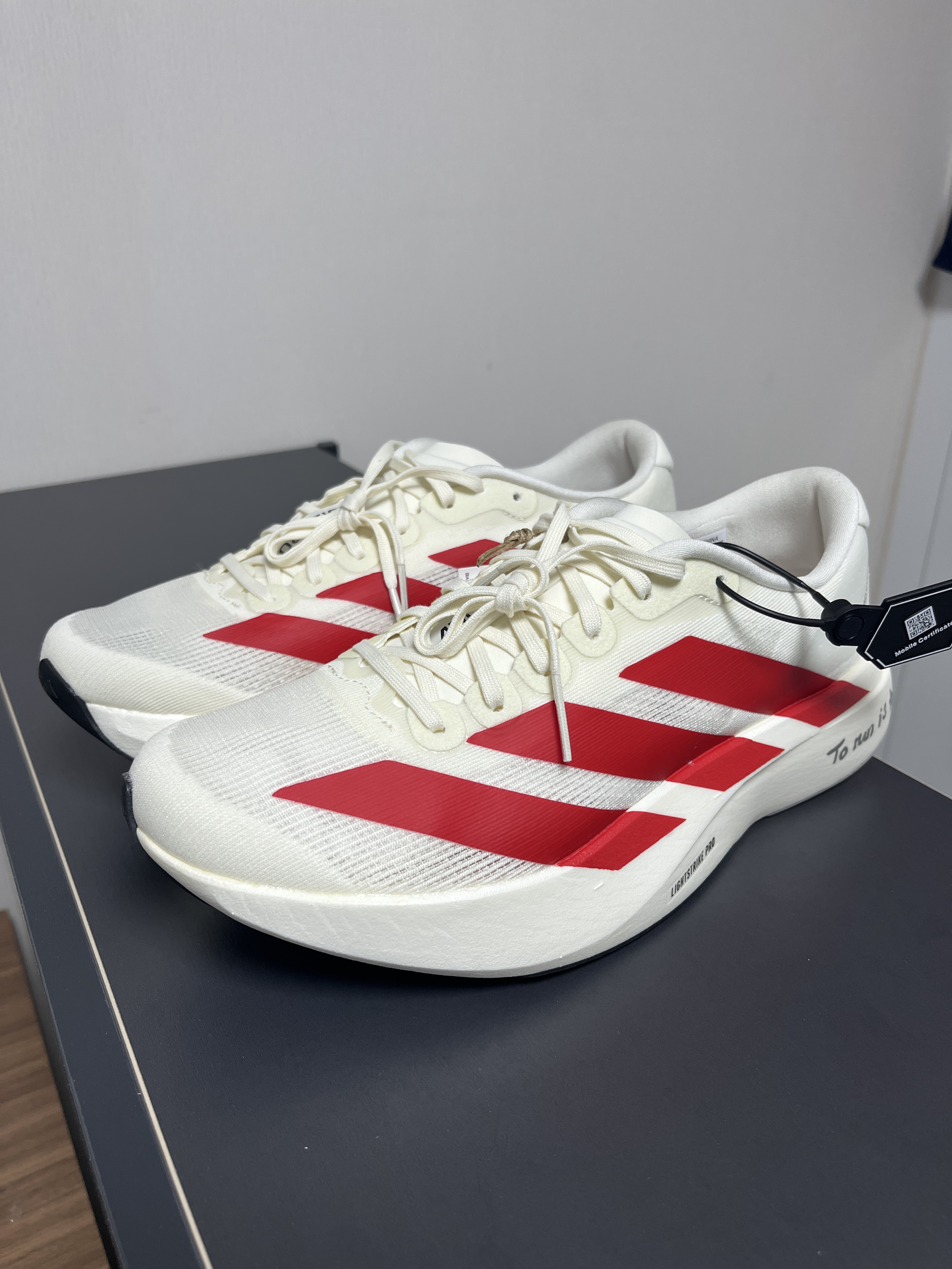 Adidas Adizero EVO SL Off White Better Scarlet 착용 스타일 - 2