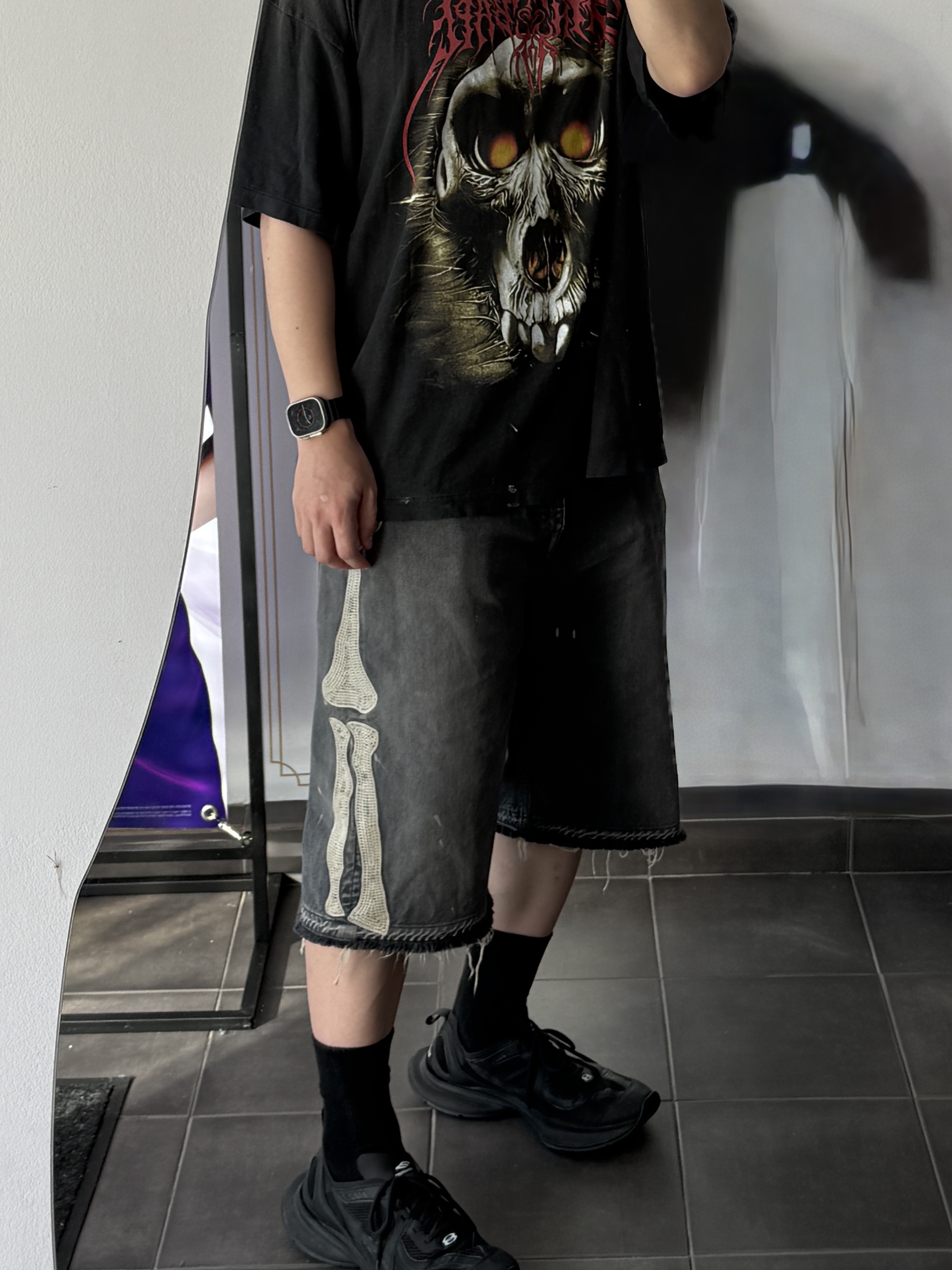 Saint Mxxxxxx x BAPE Saint BAPE S/S T-Shirt Black - 25AW, Kapital 14 oz. Denim 5P Bone Embroidery Short Pants Black 착용 스타일