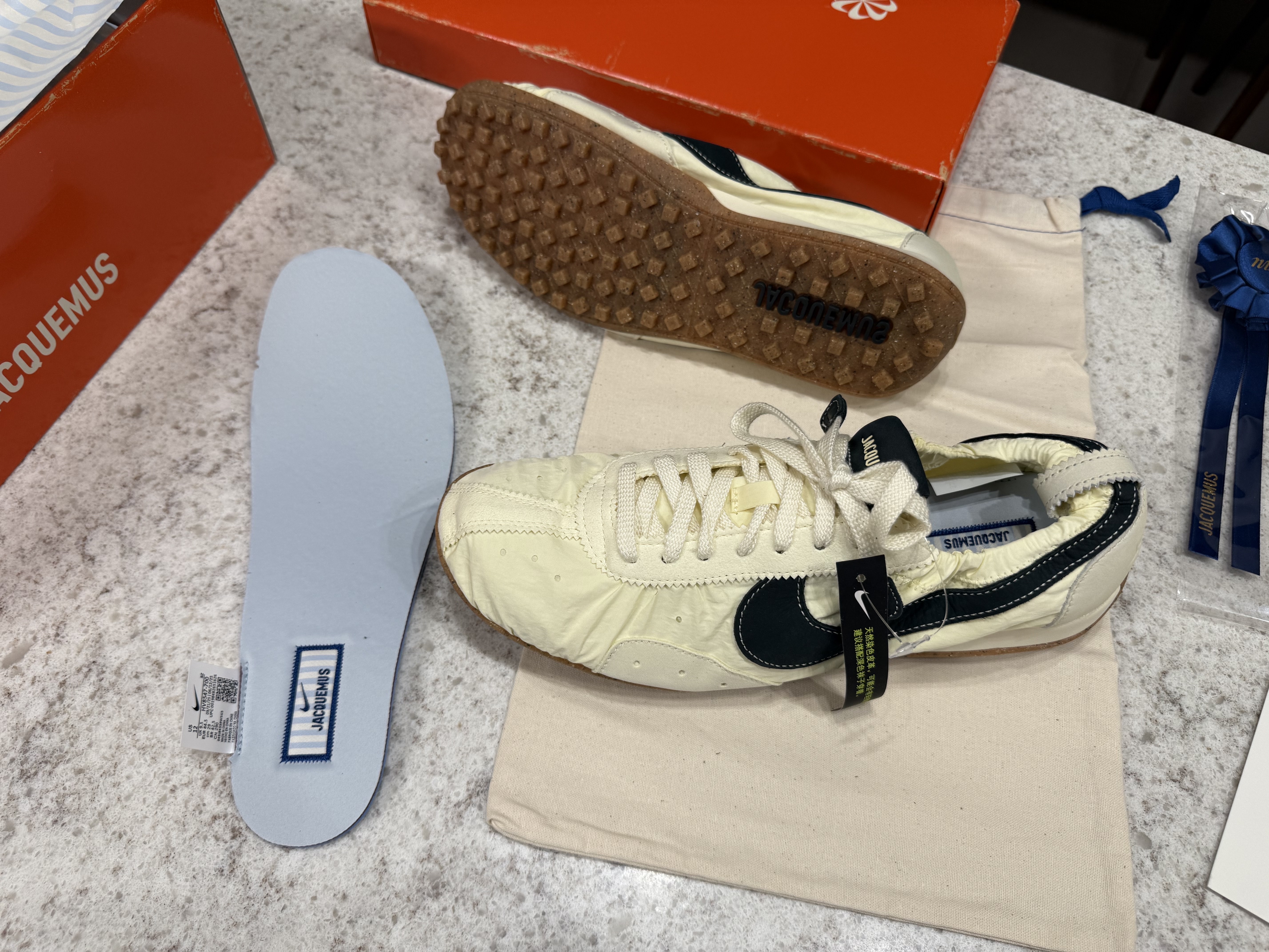 Nike x Jacquemus Moon Shoe SP Alabaster Off Noir 착용 스타일 - 3