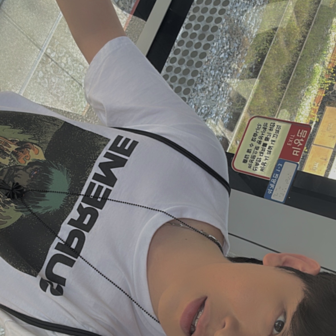 Supreme Ronin T-Shirt White - 23SS, Chrome Hearts Silichrome CH Cross Pendant Black 2022/2023/2025 착용 스타일