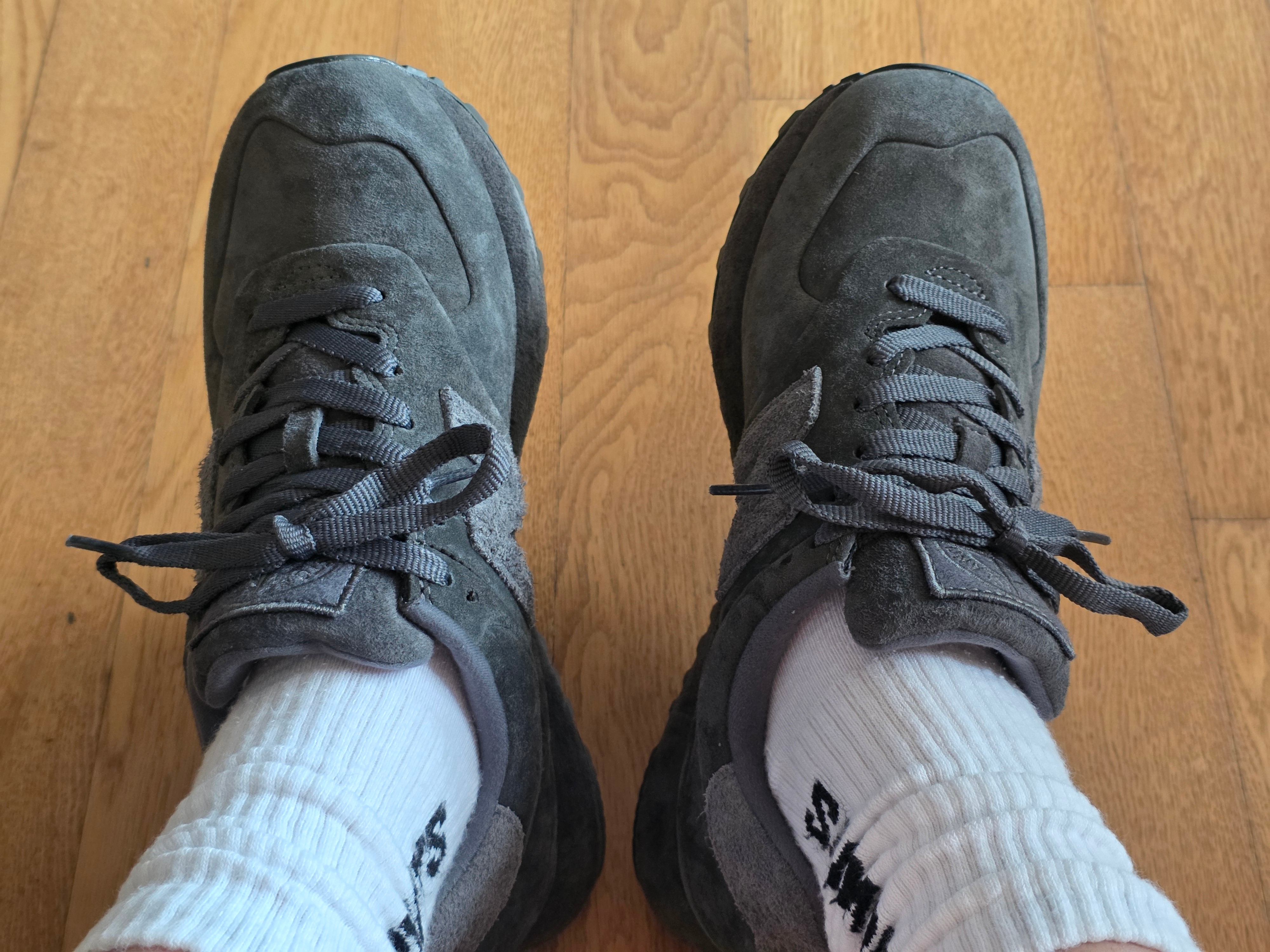 New Balance x Stone Island 574 Ghost Dark Grey 착용 스타일 - 4