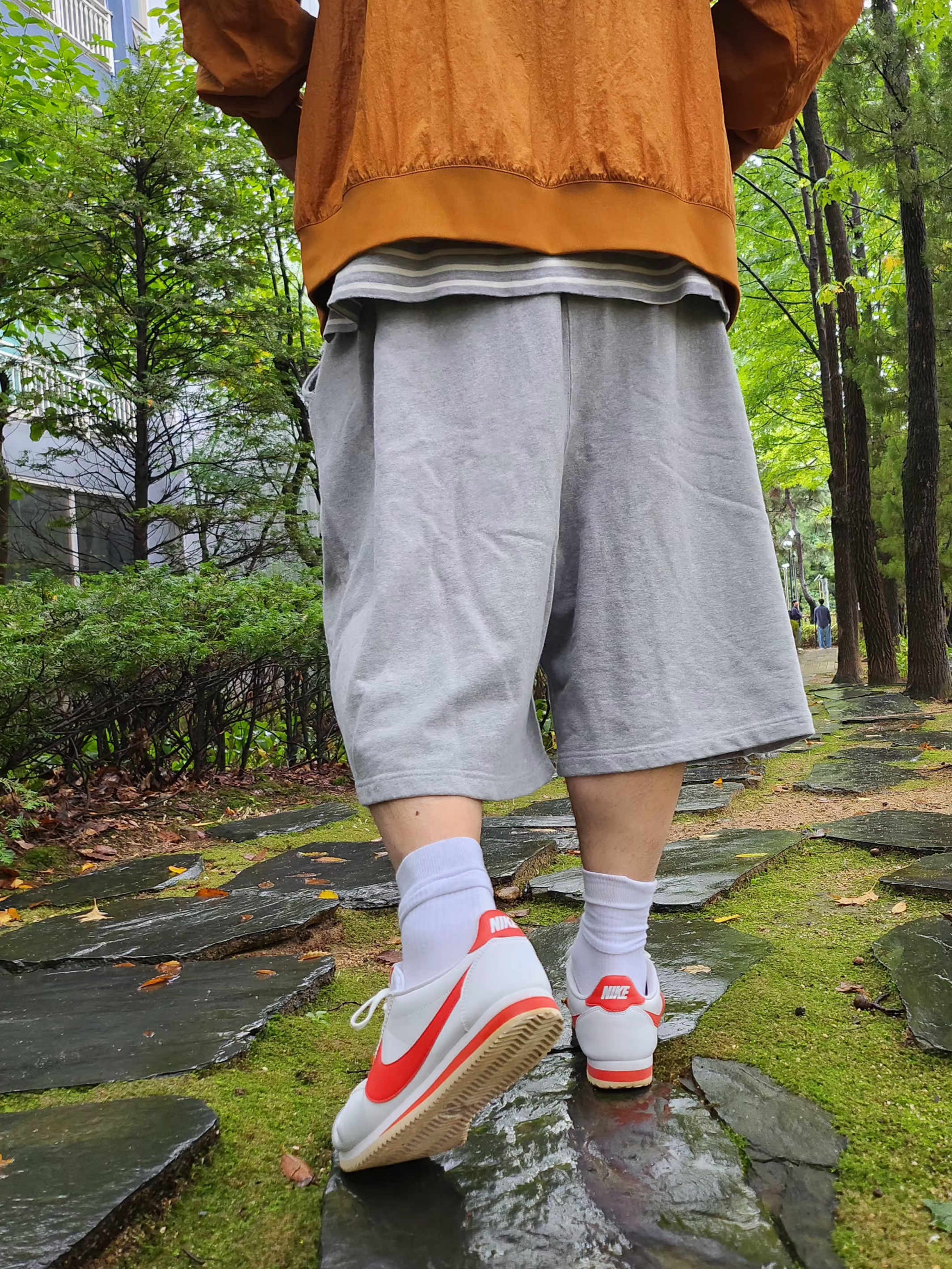 (W) Nike Classic Cortez Leather White Magic Ember 착용 스타일 - 1