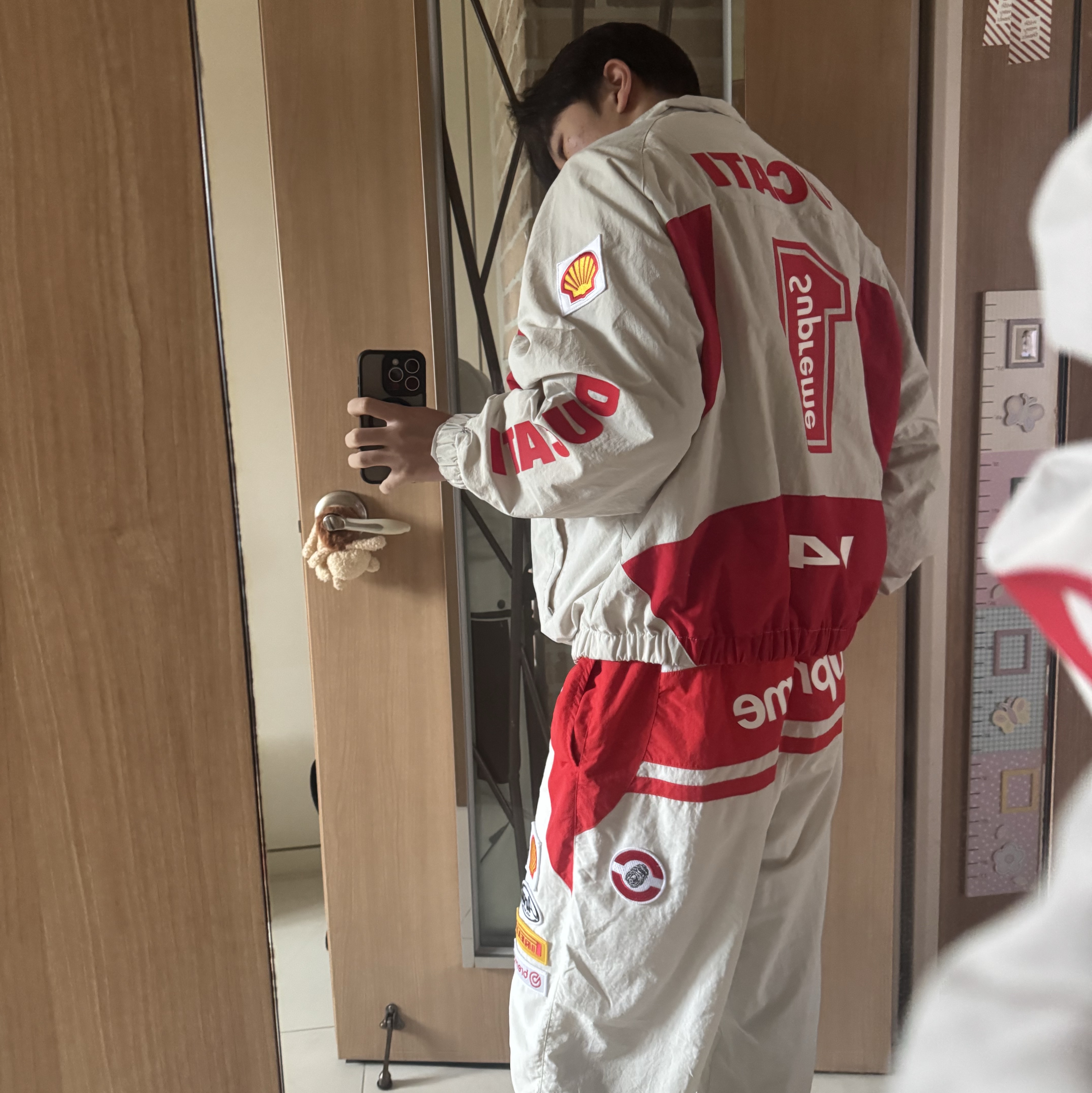 Supreme x Ducati Track Jacket Light Grey - 24SS, Supreme x Ducati Track Pants Light Grey - 24SS 착용 스타일