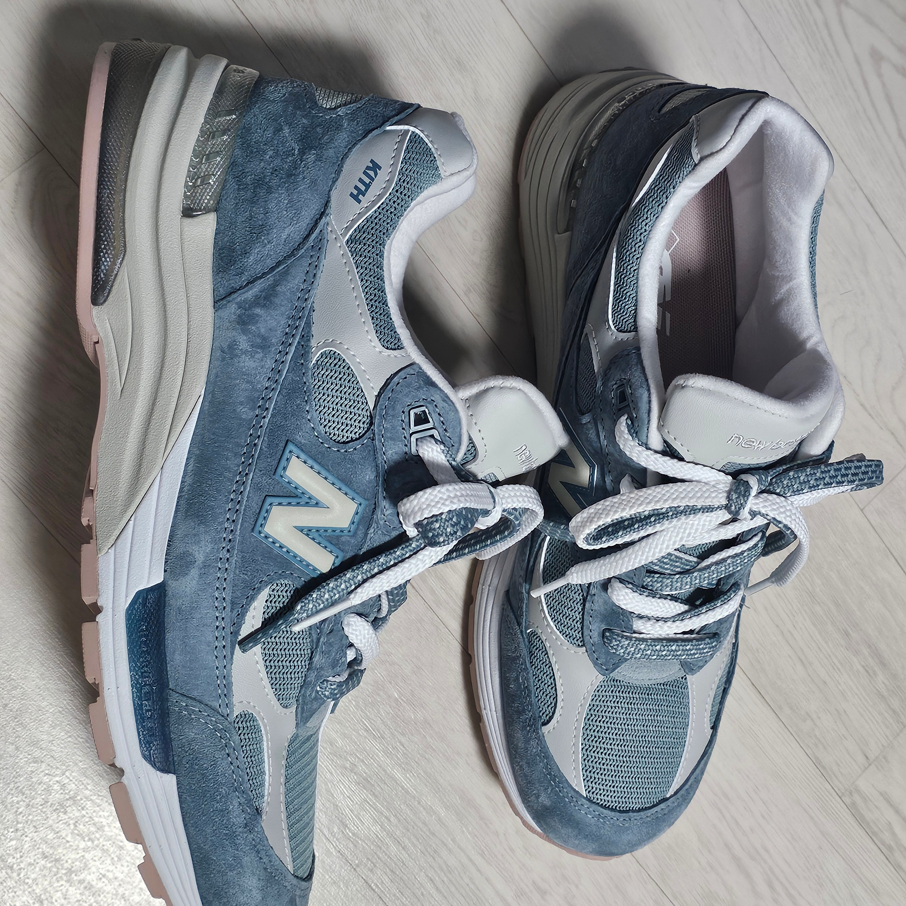 New Balance x Kith 992 Made in USA Aegean Blue Oyster 착용 스타일 - 1