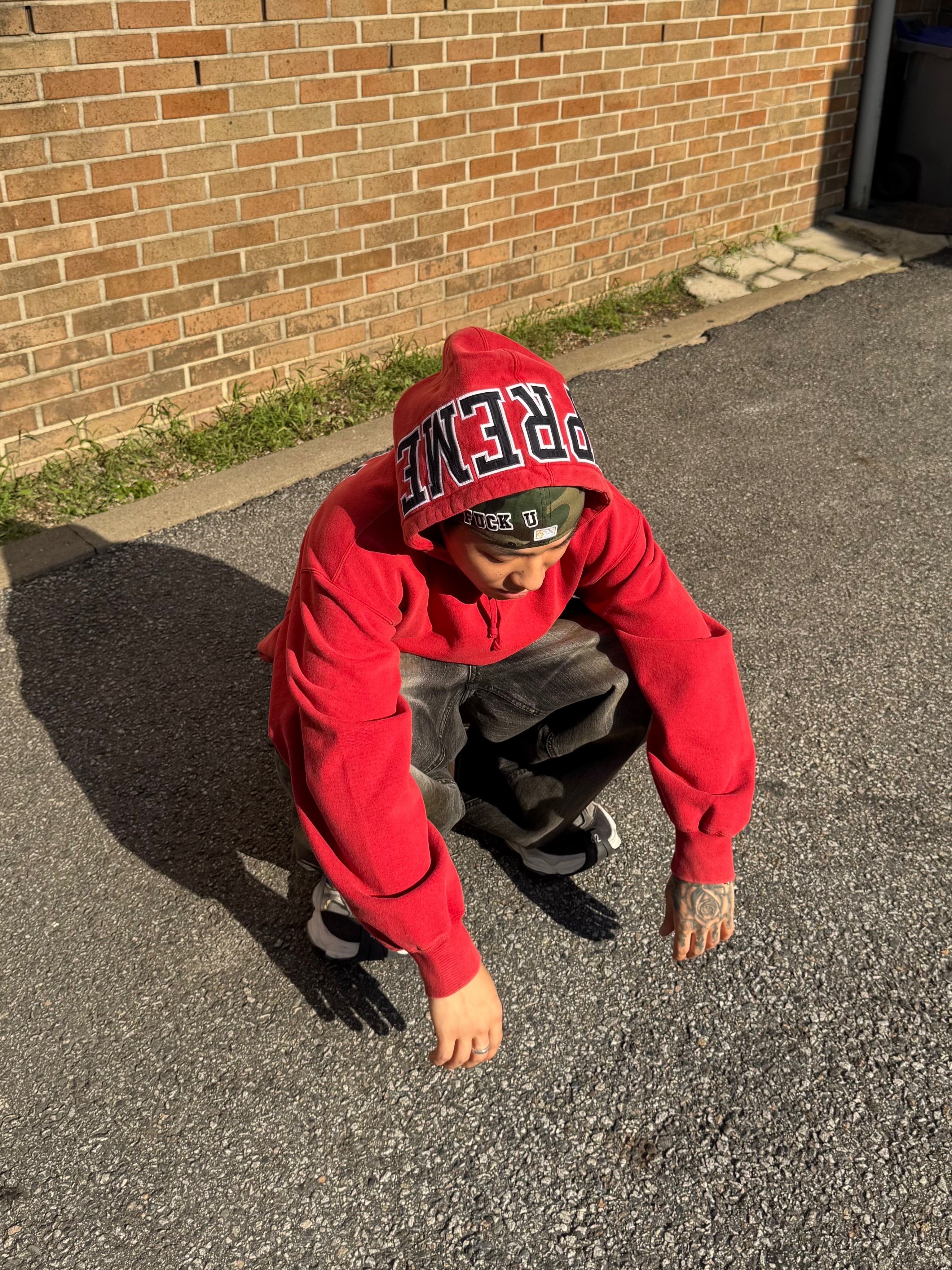 Supreme Team 94 Hooded Sweatshirt Red - 25SS 착용 스타일 - 3