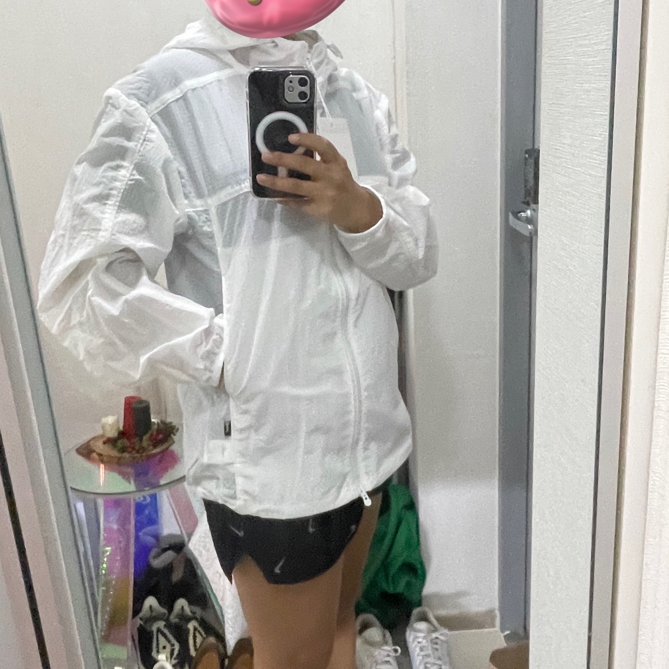 [KREAM 단독] runwhither Windbreaker Jacket V2 White 착용 스타일 - 2