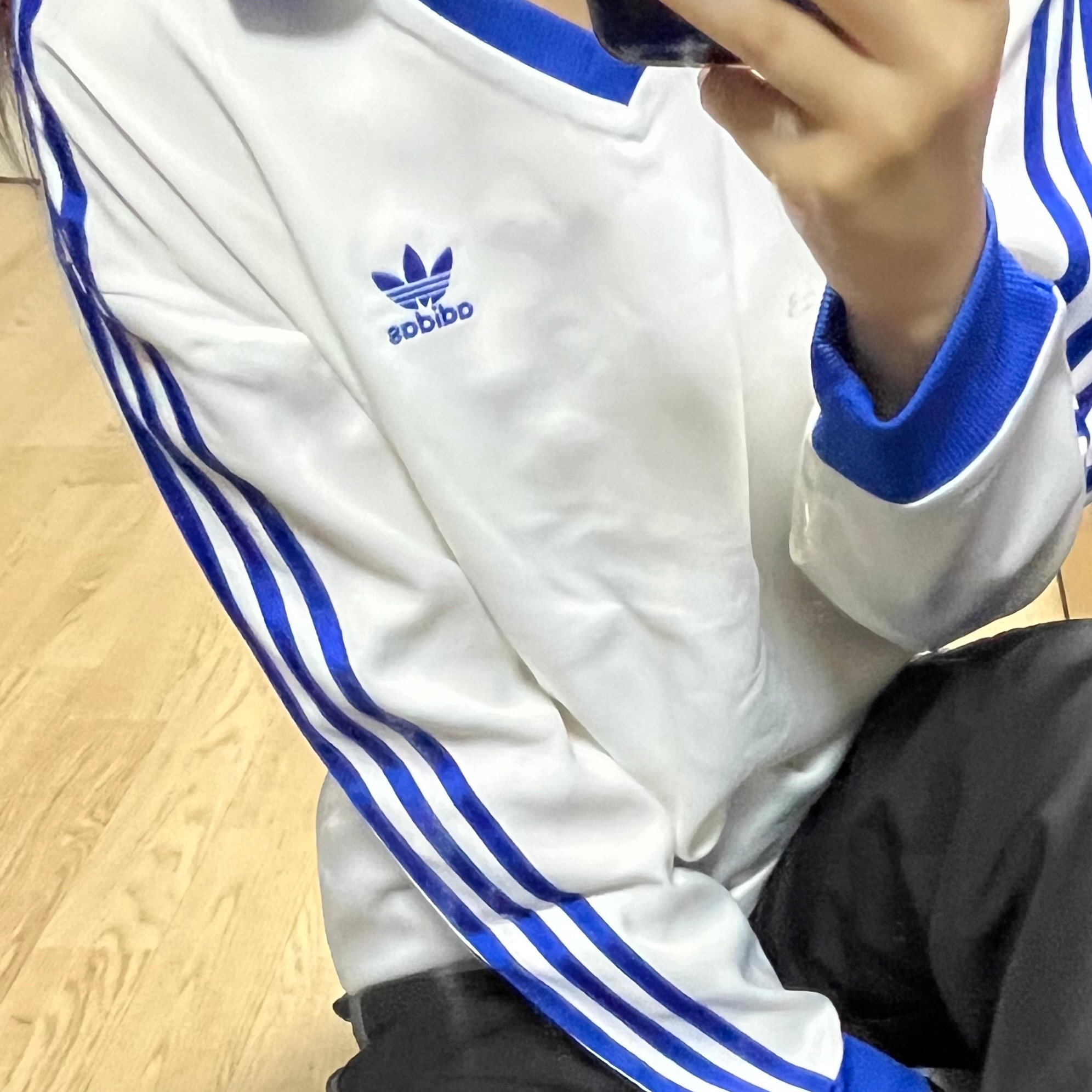 (W) Adidas 3-Stripes Satin Long Sleeve T-Shirt Cloud White - KR Sizing 착용 스타일