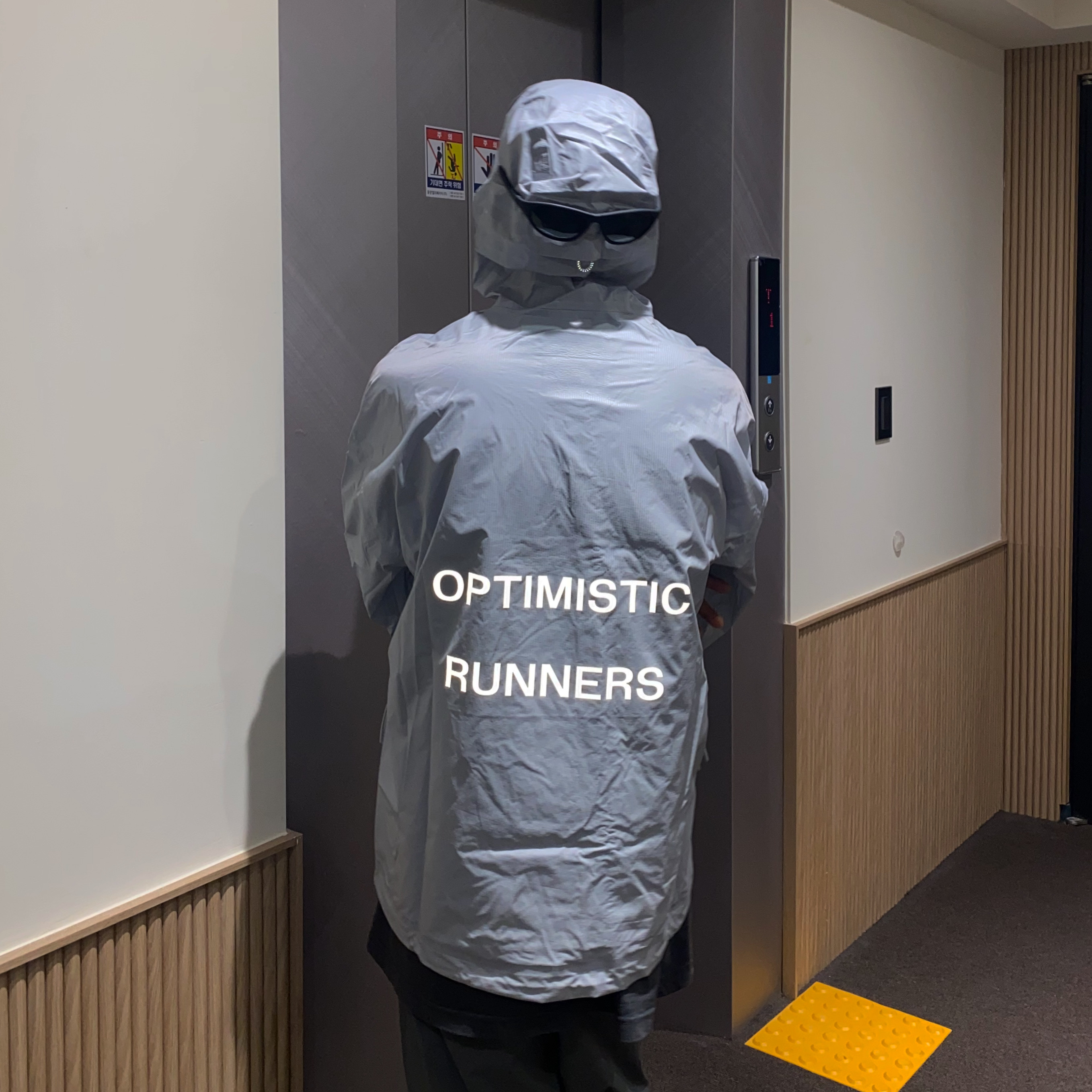 Montbell Polarized Trekking Glasses Black Black, Optimistic Runners Waterproof Membrane Jacket Grey 착용 스타일
