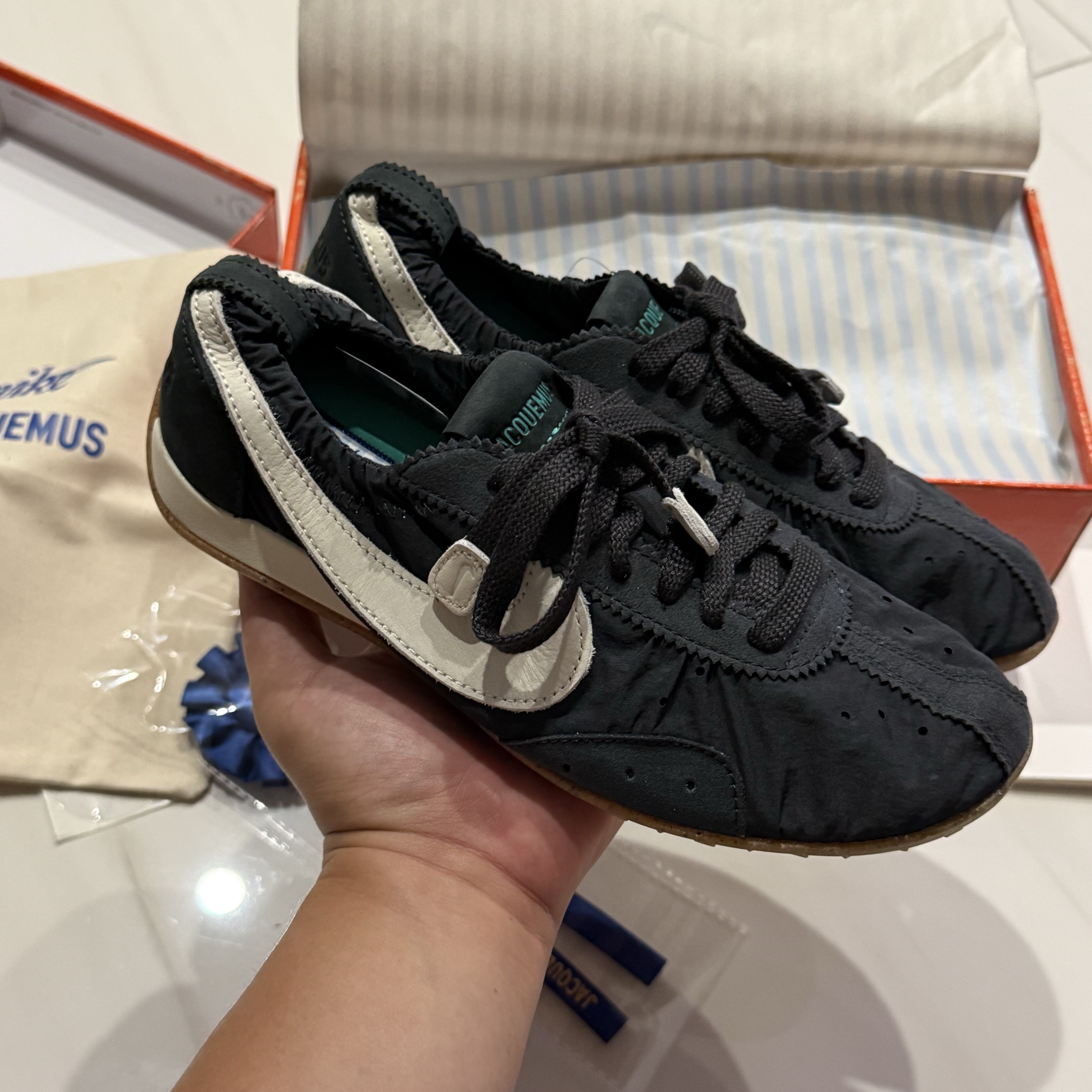 Nike x Jacquemus Moon Shoe SP Off Noir Cashmere 착용 스타일 - 4