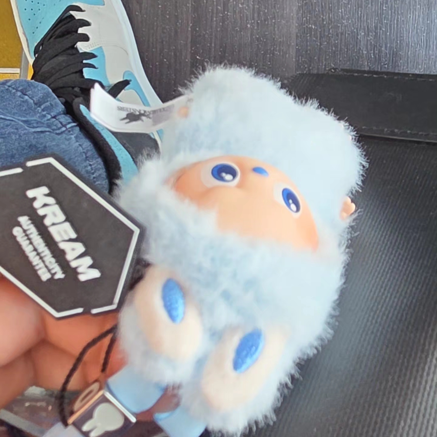 Pop Mart Labubu The Monsters Pin For Love Series Vinyl Plush Pendant (A-M) D (Opened Case) 착용 스타일 - 1