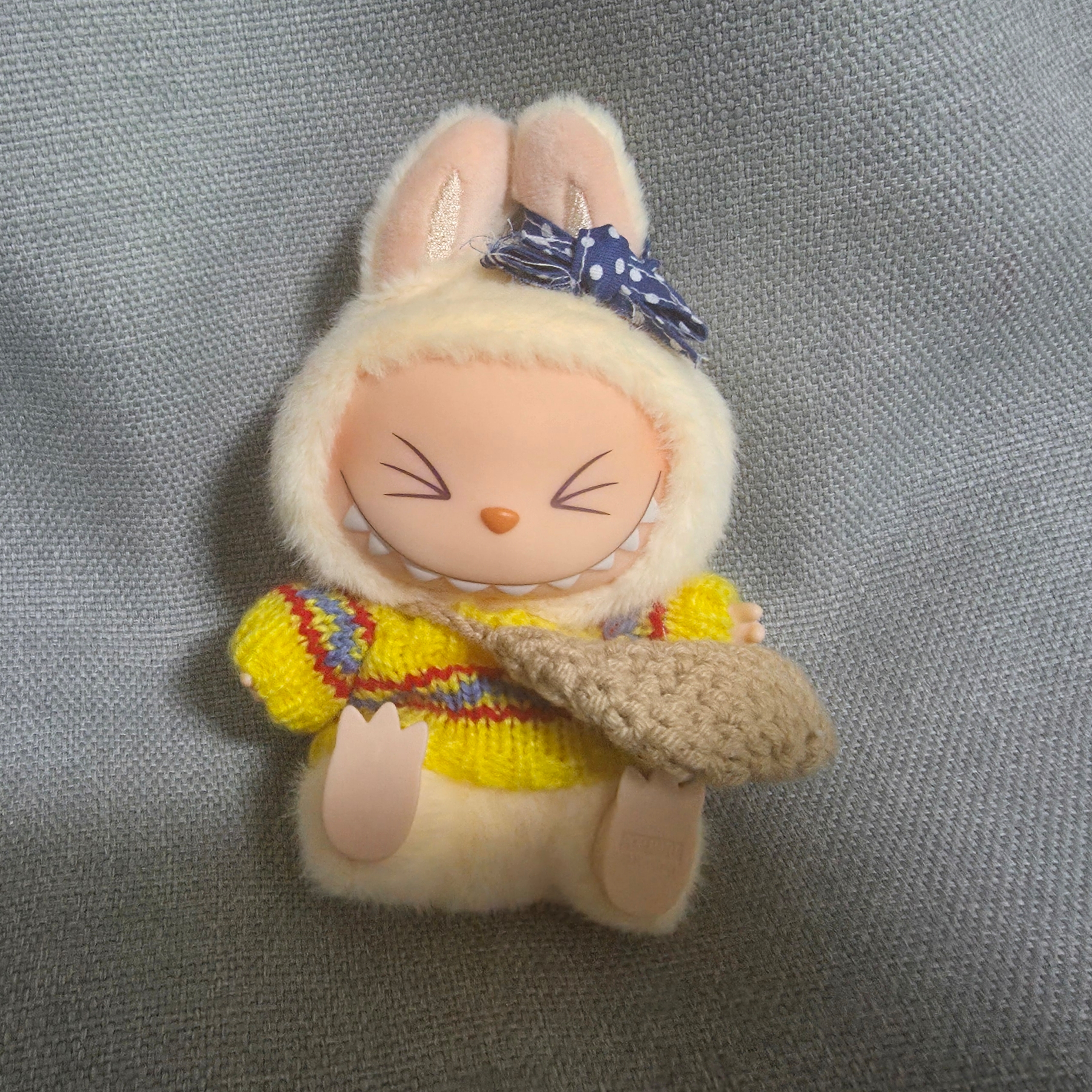 Pop Mart Labubu Let's Play Together Doll Series Sisi Keyring (Opened Case) 착용 스타일