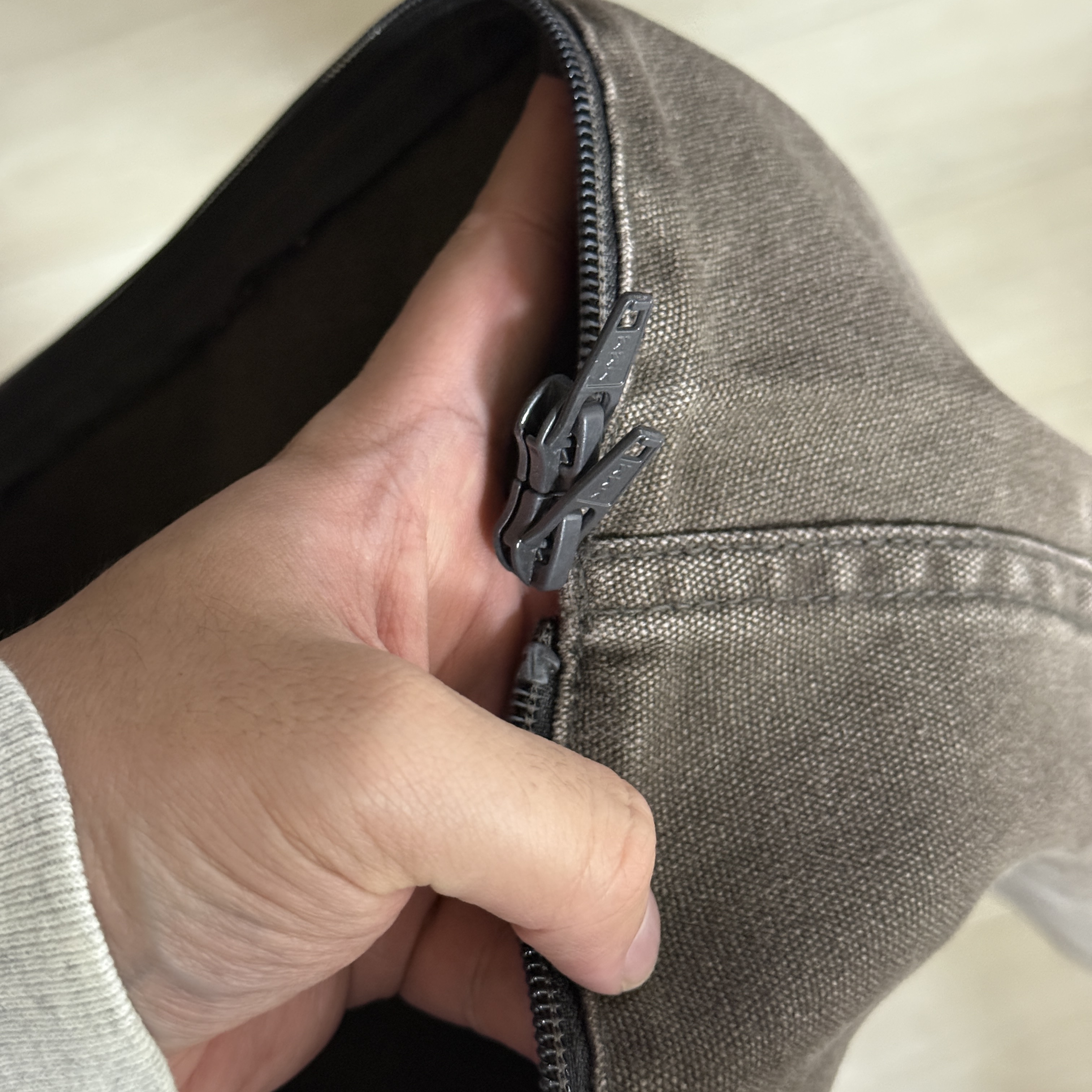 Supreme Zip-Off Utility Pant Brown - 25FW, Supreme Small Box Crewneck Ash Grey 착용 스타일 - 3