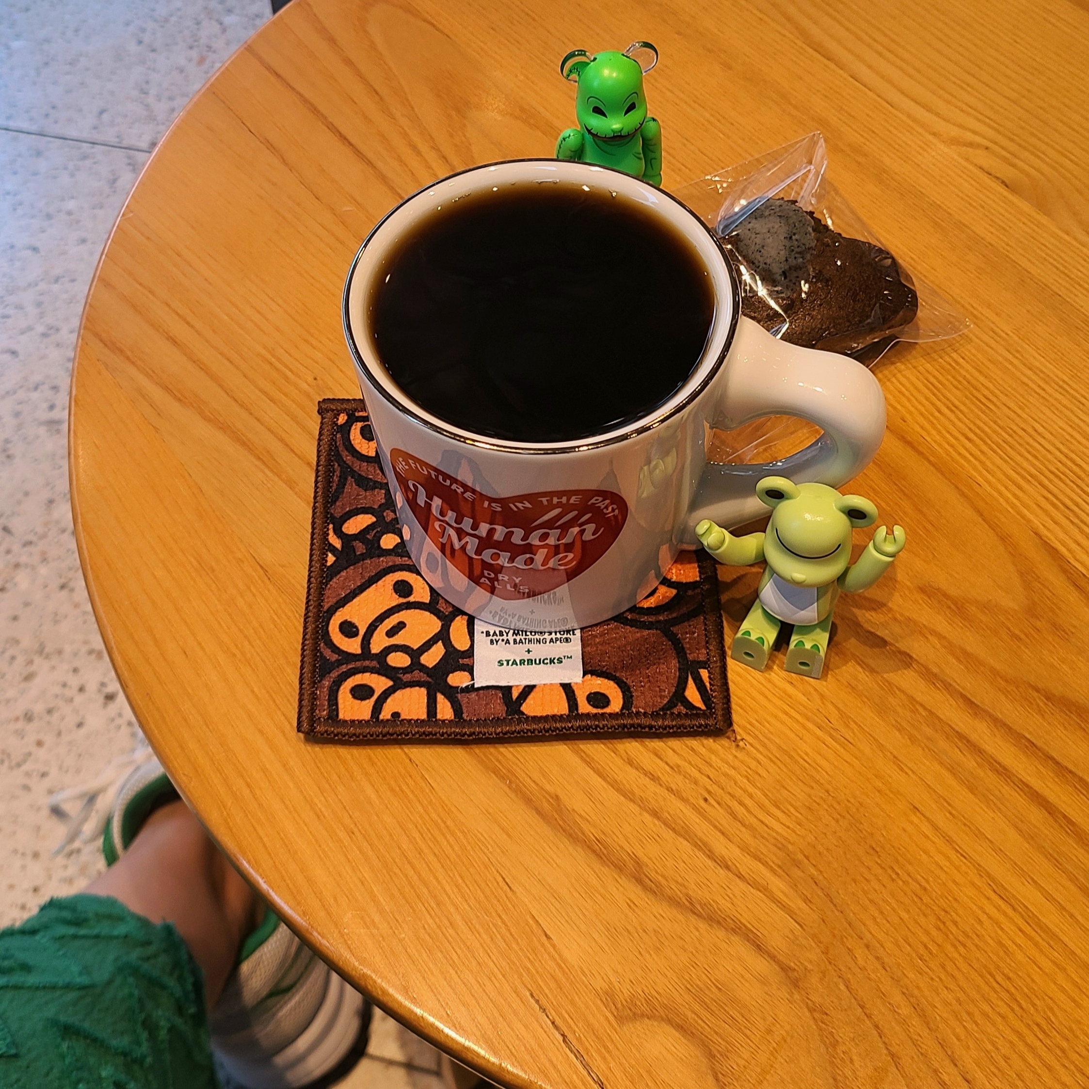 Starbucks x BAPE Baby Milo Coaster, Human Made Coffee Mug White 착용 스타일 - 3