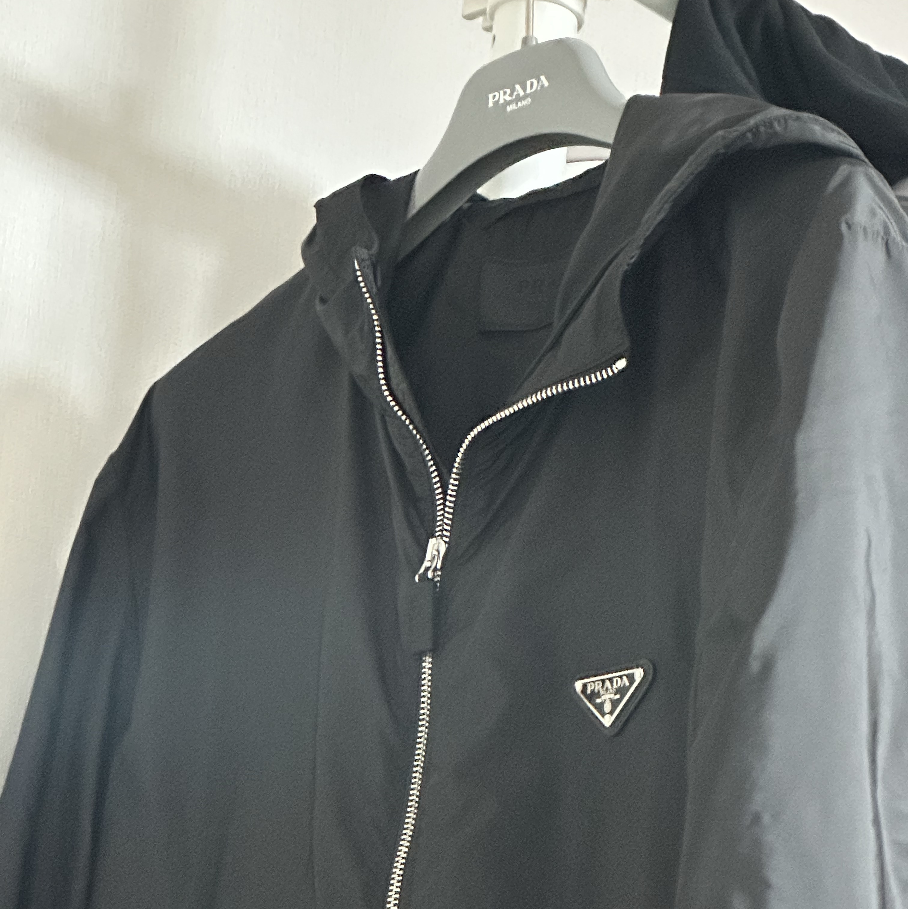 Prada Re-Nylon Jacket Black 착용 스타일