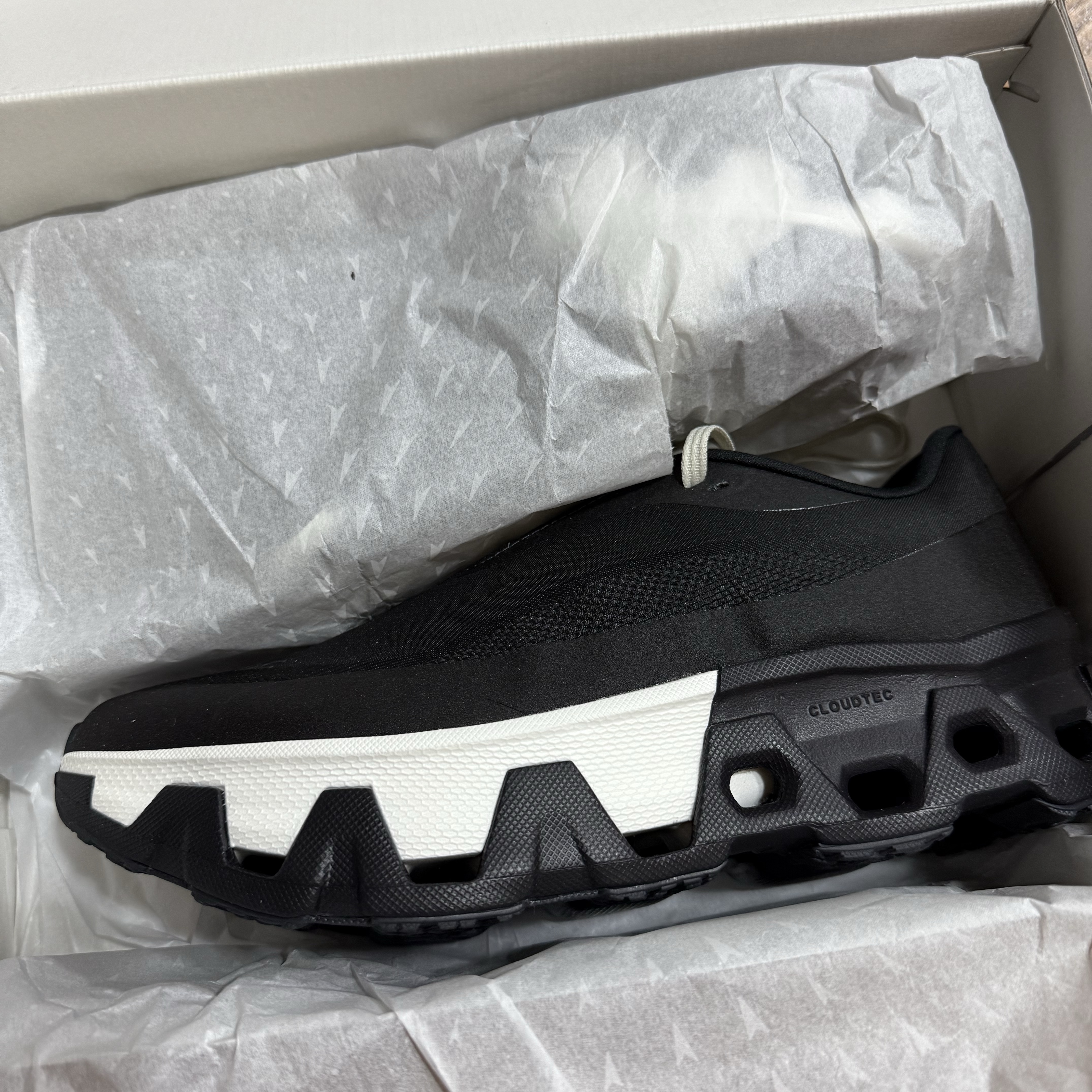 On Running x Post Archive Faction (Paf) Cloudmonster Hyper Black 착용 스타일 - 1
