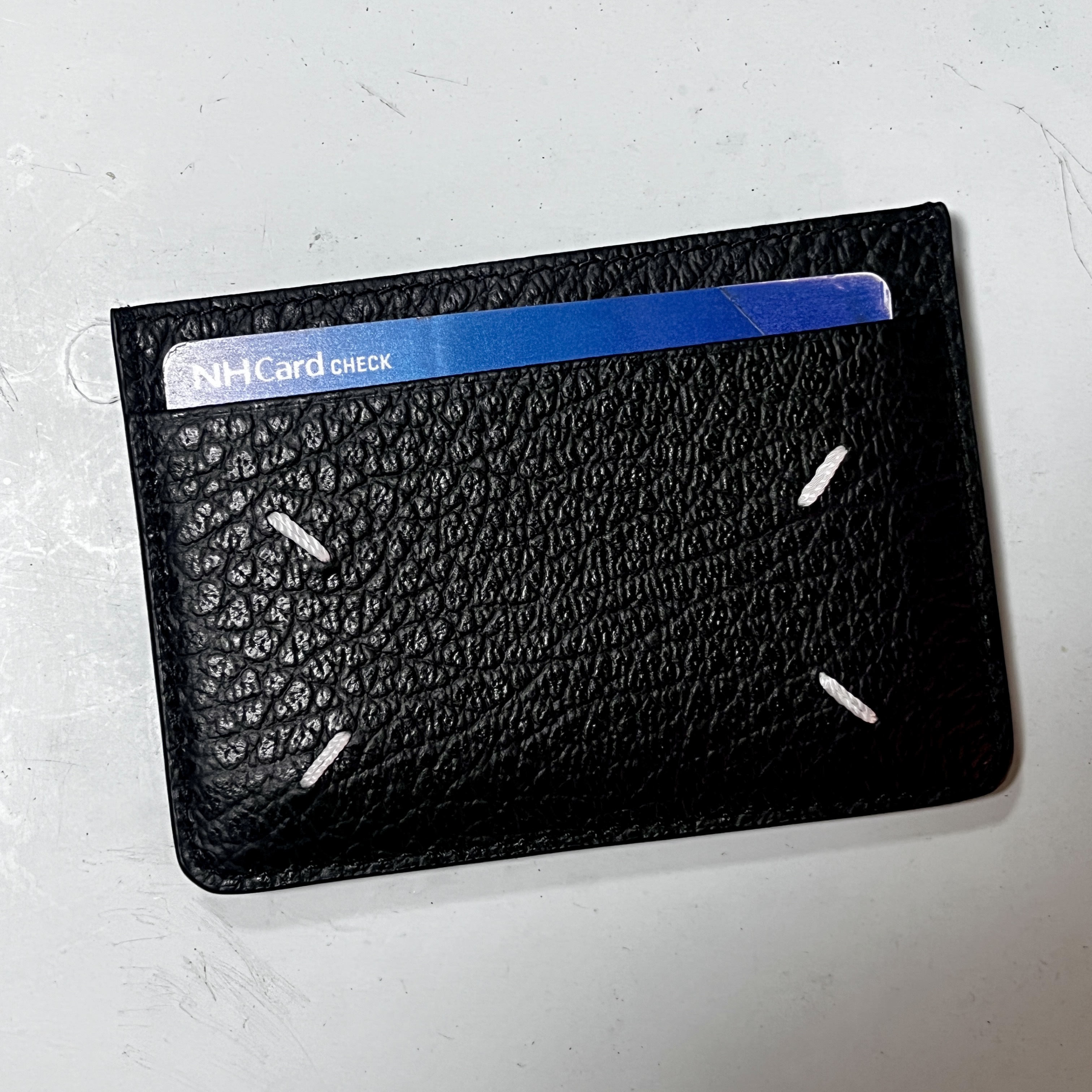 Maison Margiela Four Stitch Card Holder Black 착용 스타일 - 2
