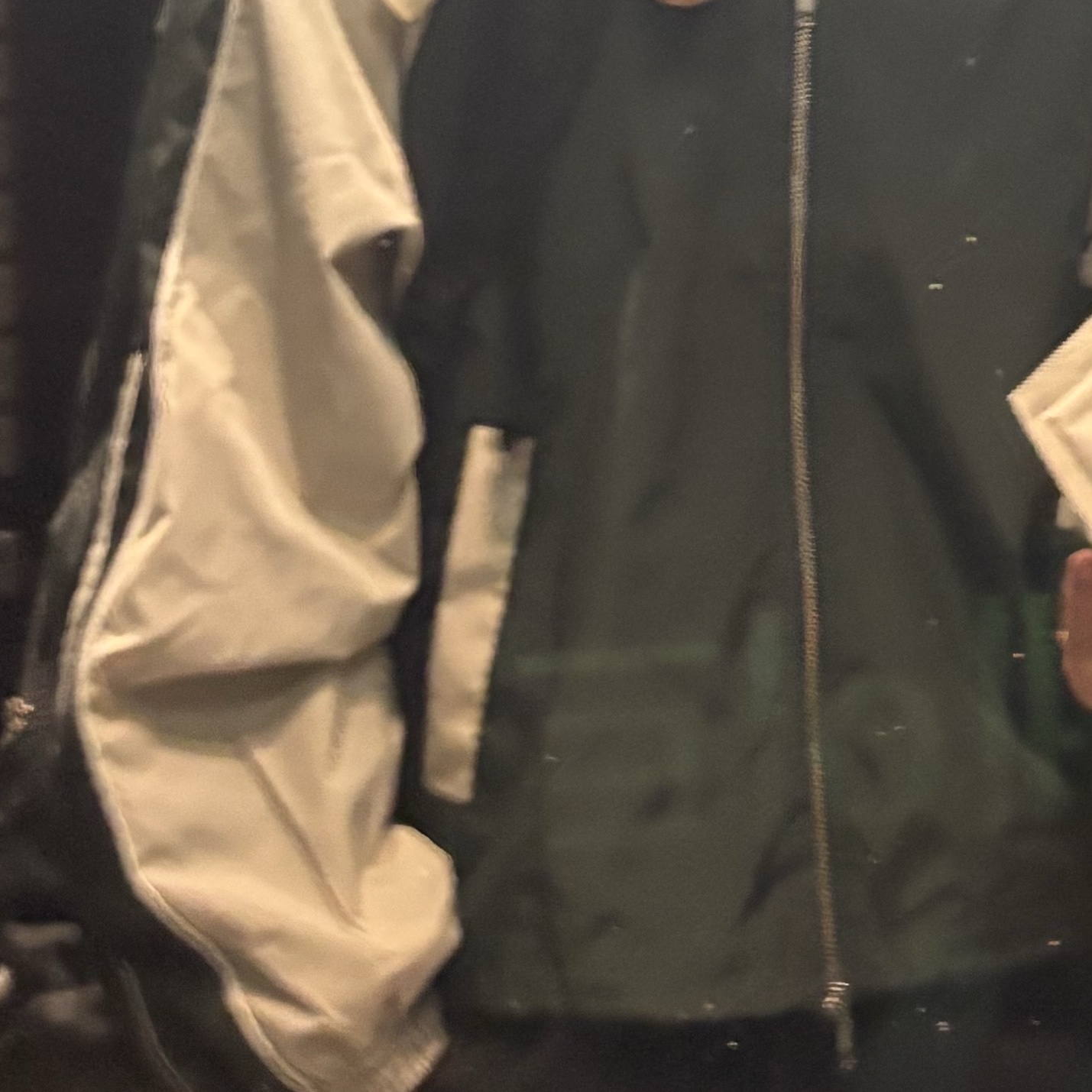 SLOW RECORD HOUSE Piping Line Windbreaker Green 착용 스타일