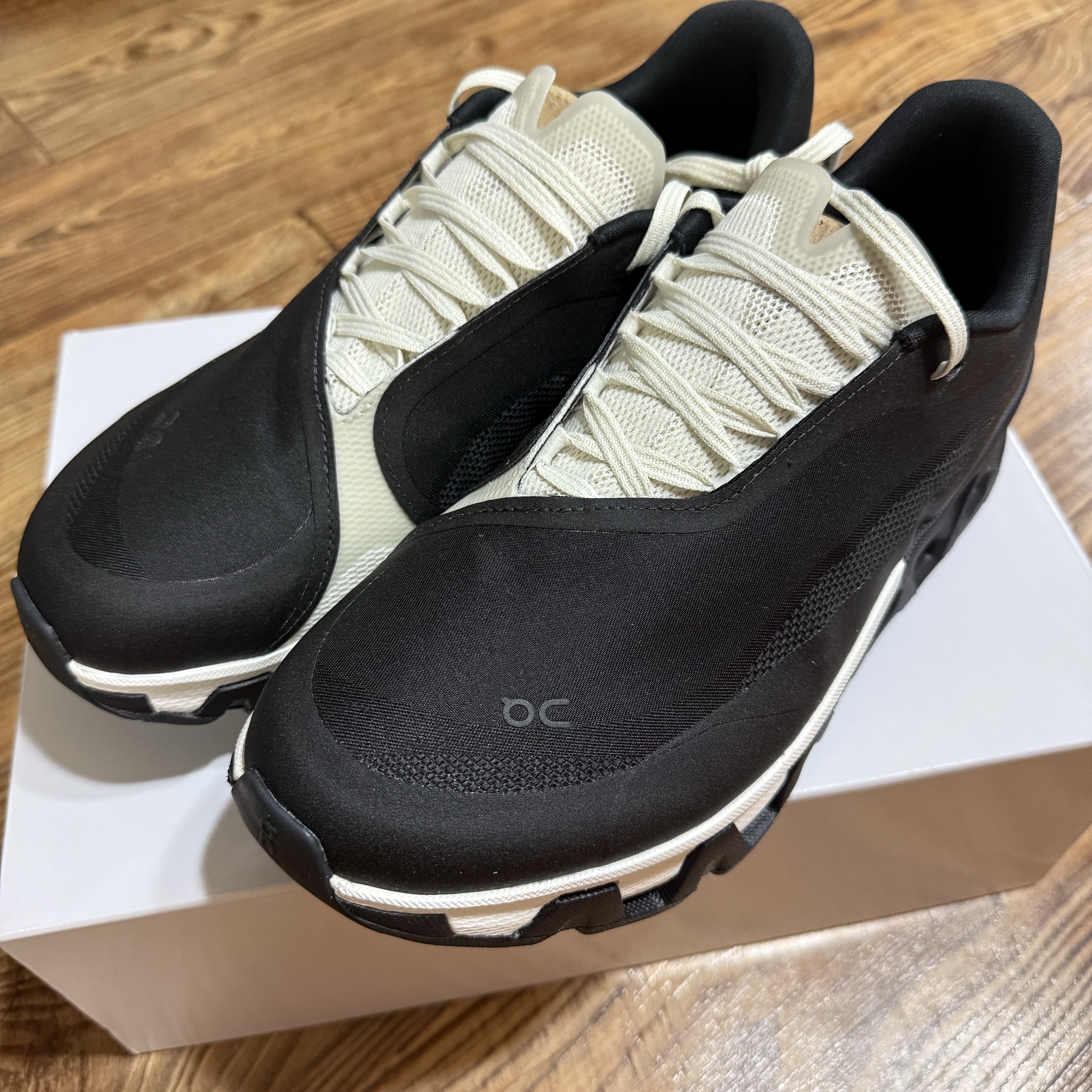 On Running x Post Archive Faction (Paf) Cloudmonster Hyper Black 착용 스타일 - 2