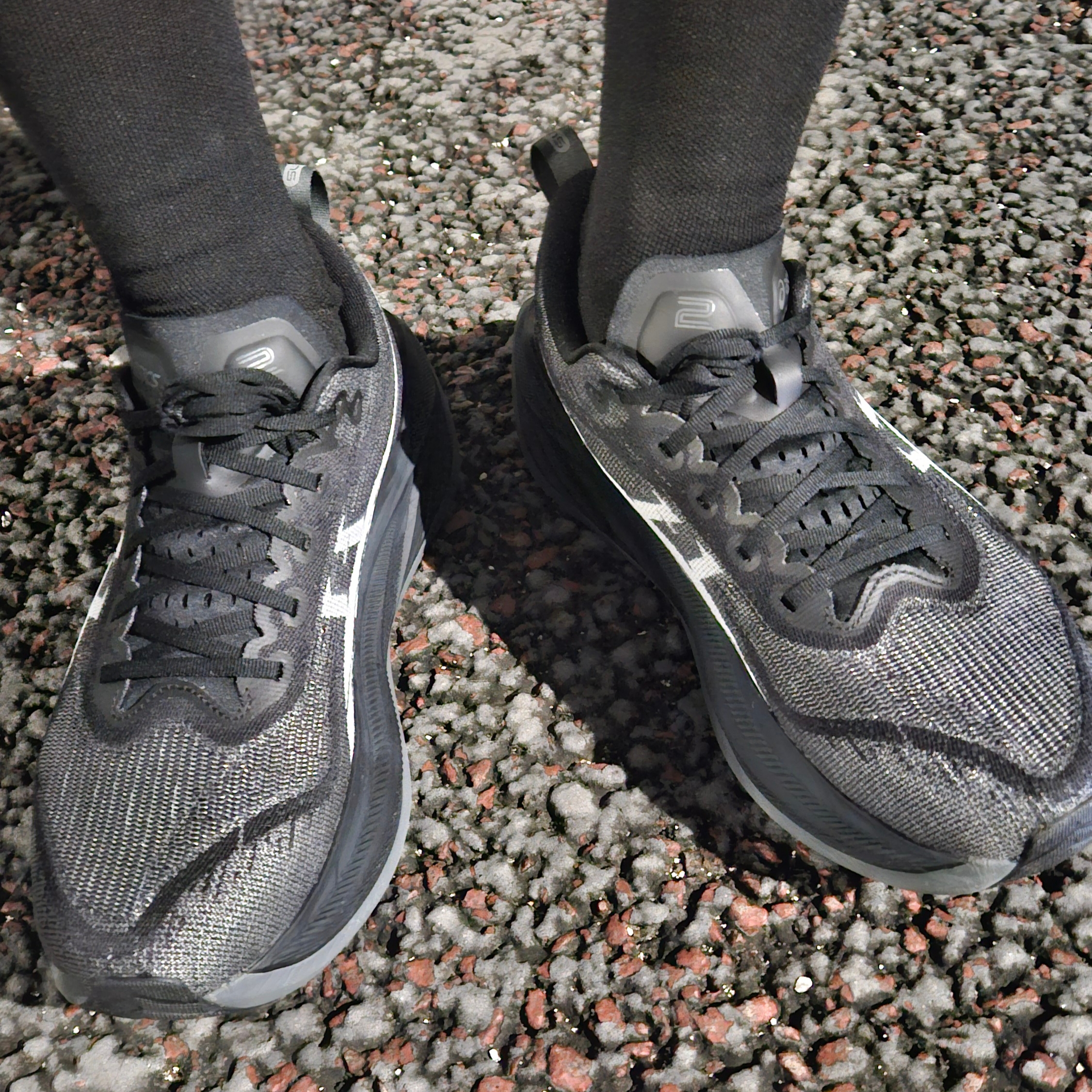 Asics Superblast 2 Black White 착용 스타일