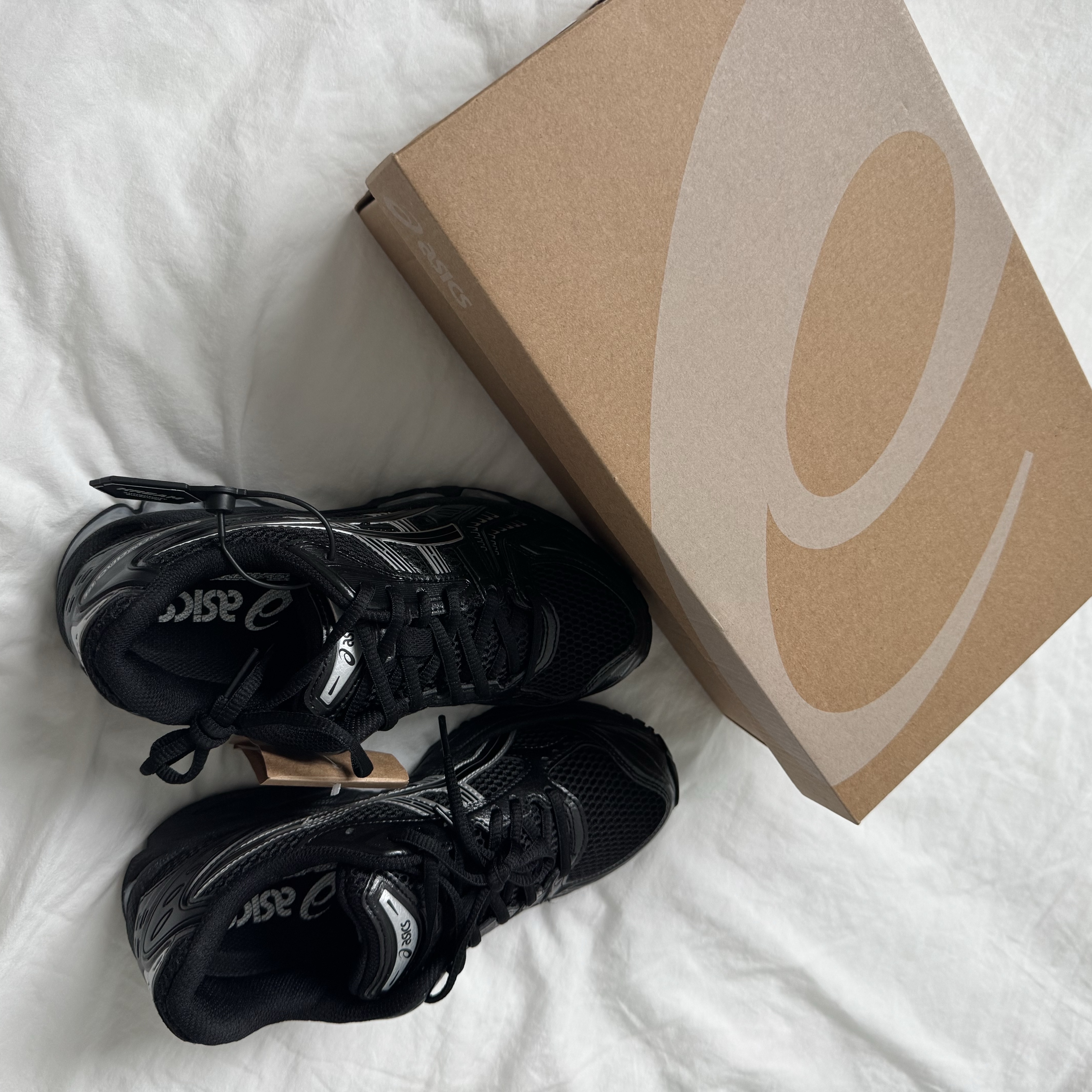 Asics Gel-Kayano 14 Black Pure Silver 착용 스타일 - 4