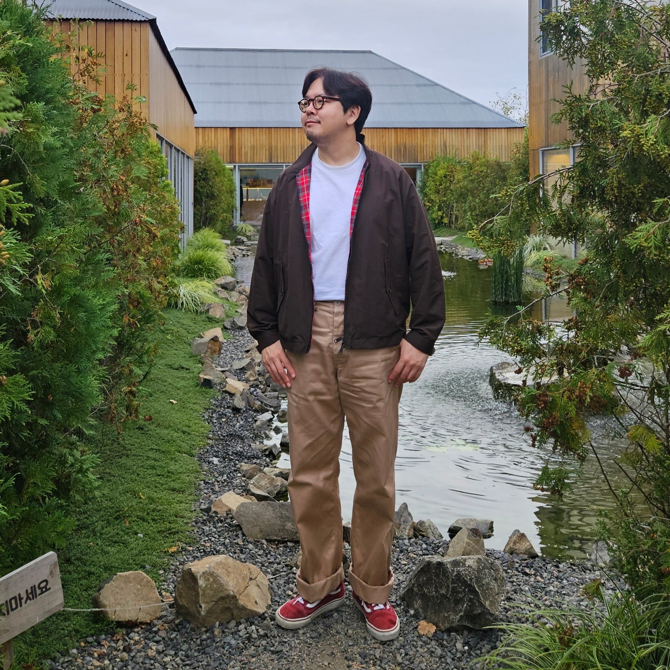 Vans Old Skool Wave Washed Red, Buzz Rickson's Early Military Chinos 1945 Model One Wash Beige 착용 스타일 - 1