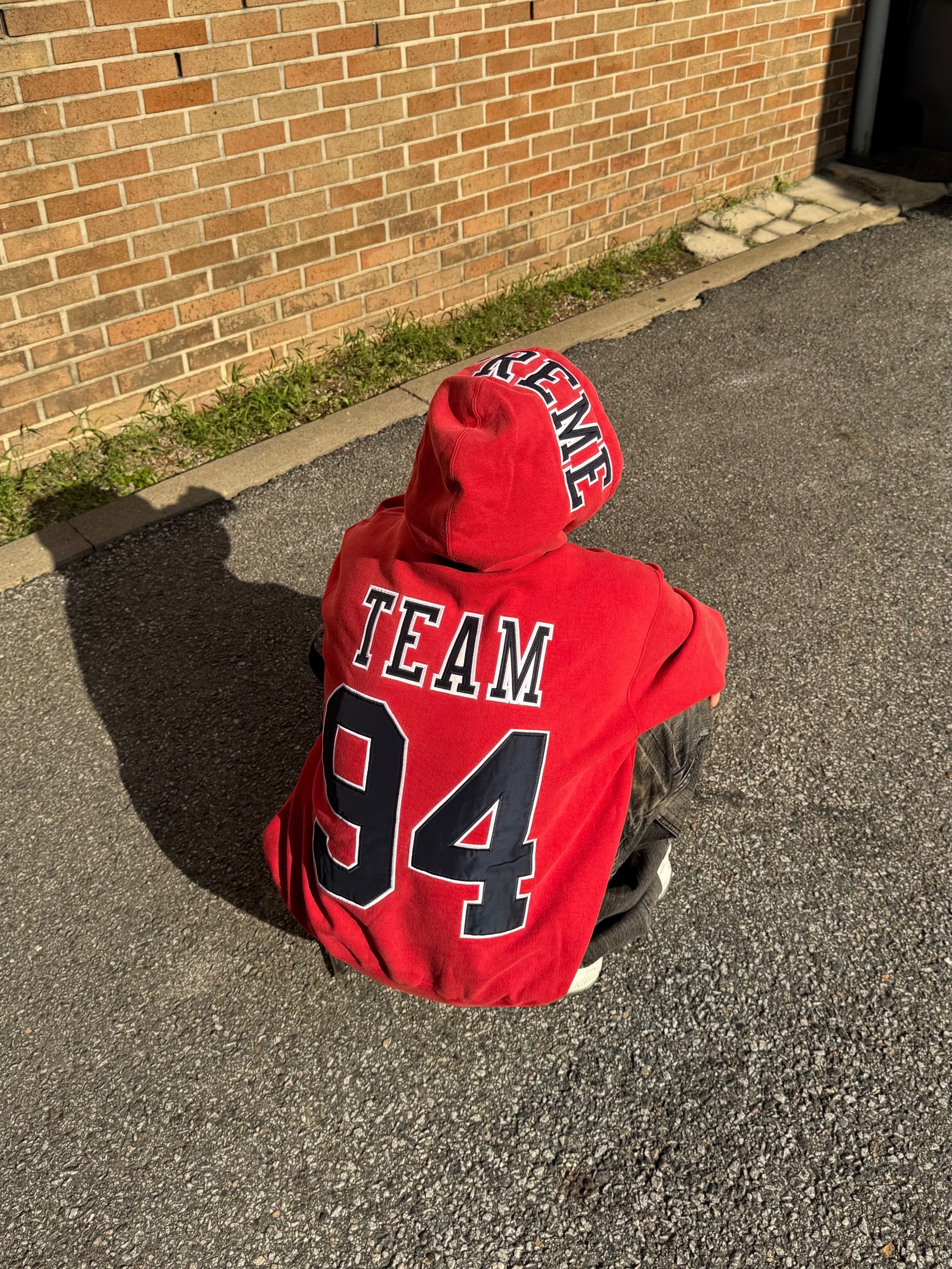Supreme Team 94 Hooded Sweatshirt Red - 25SS 착용 스타일 - 2