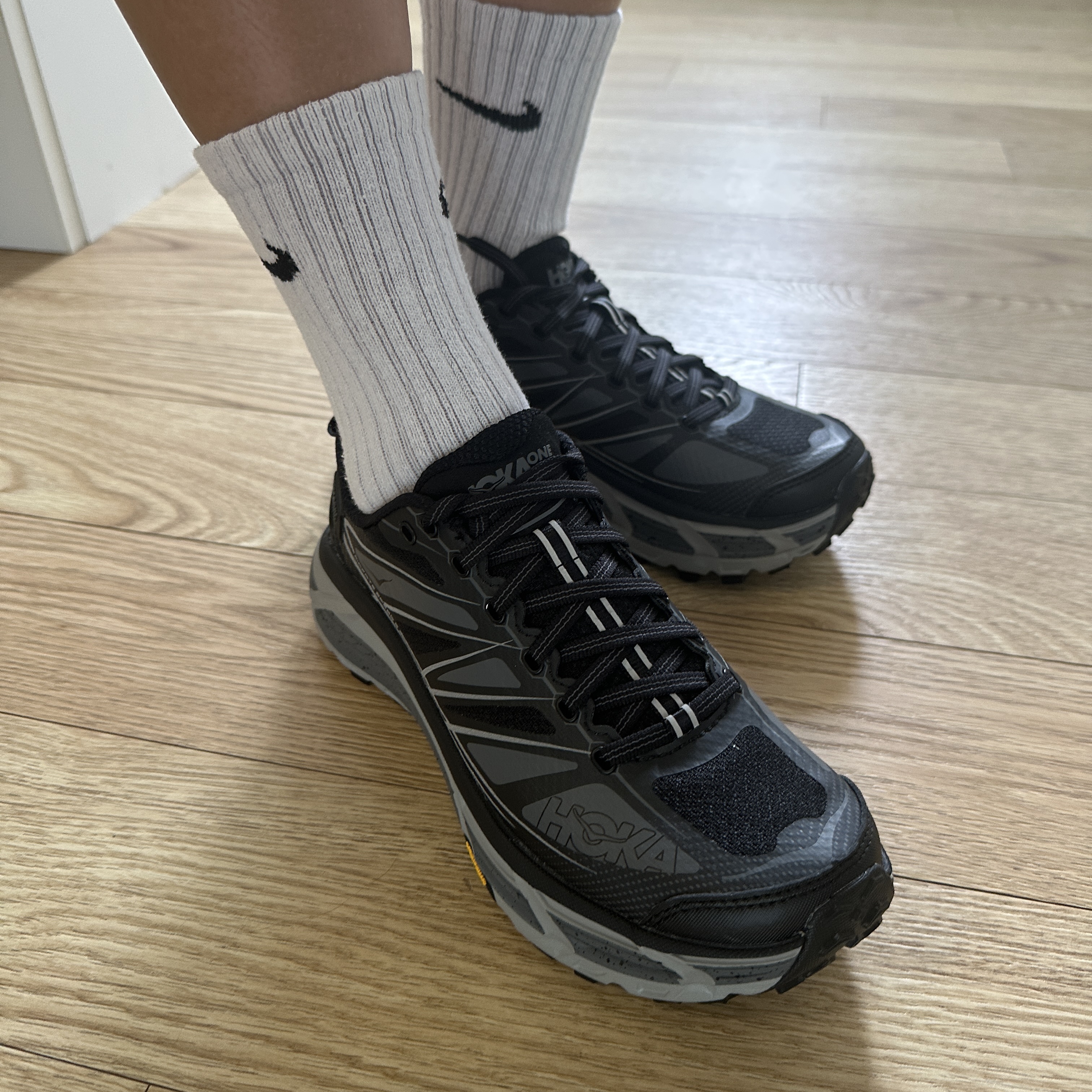 Hoka Mafate Speed 2 Black Castlerock 착용 스타일