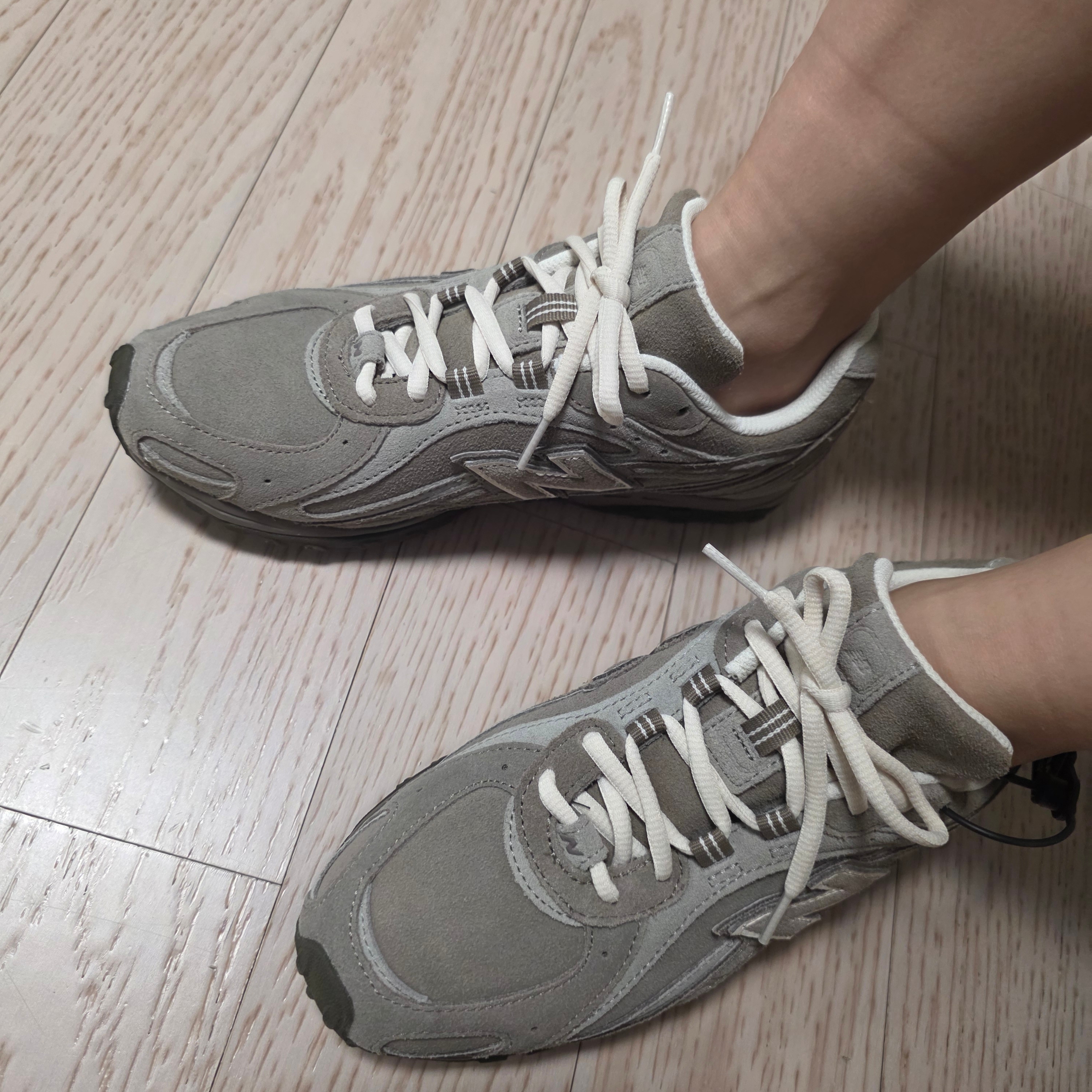 New Balance 204L Suede Mushroom Arid Stone 착용 스타일
