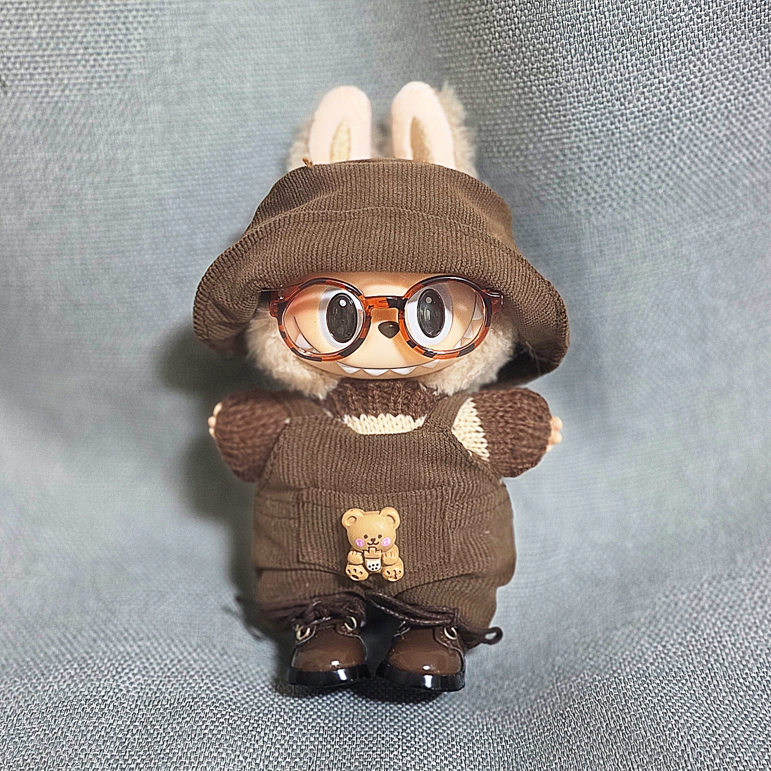 Pop Mart Labubu The Monsters Labubu Tasty Macarons Series Toffe Keyring 착용 스타일