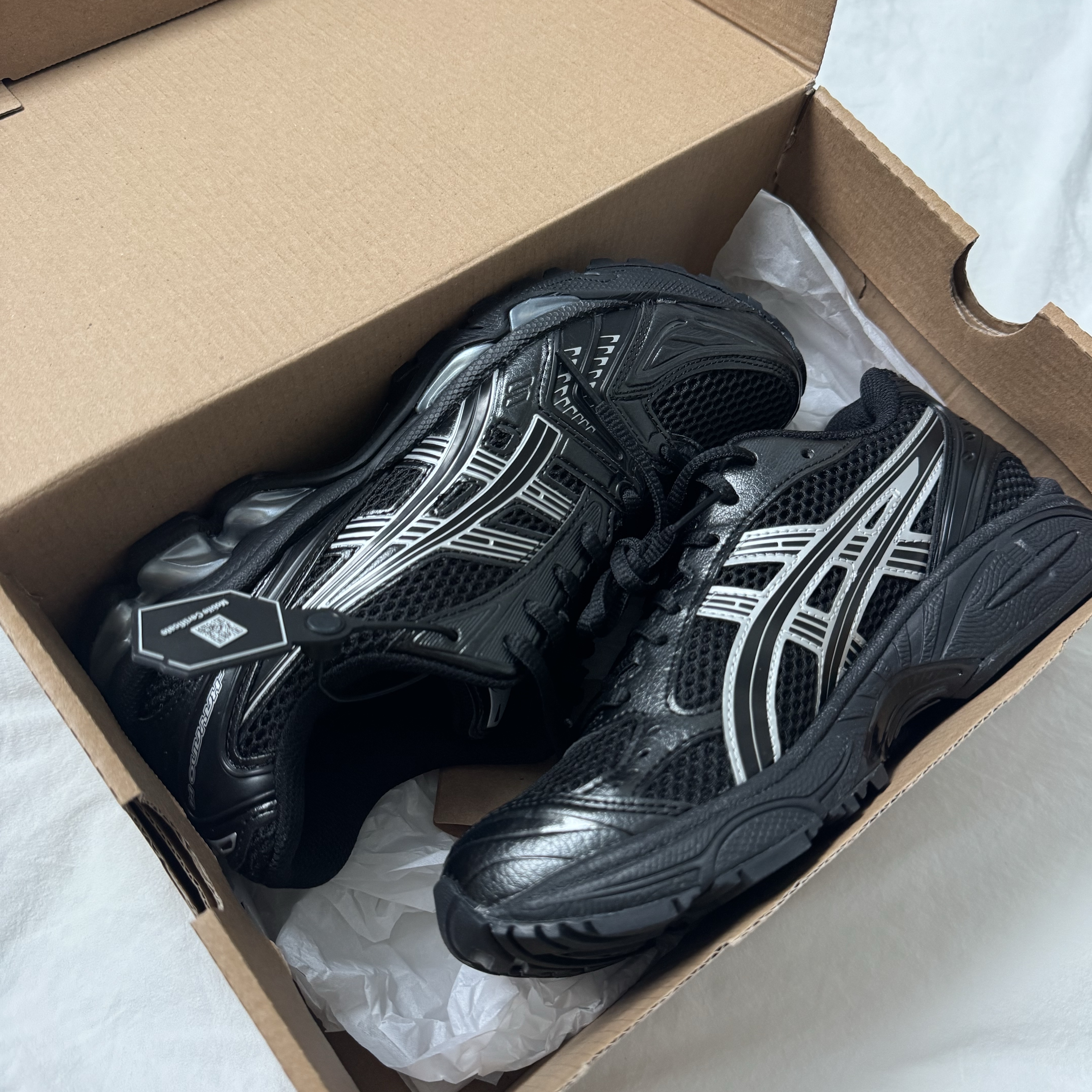 Asics Gel-Kayano 14 Black Pure Silver 착용 스타일 - 3