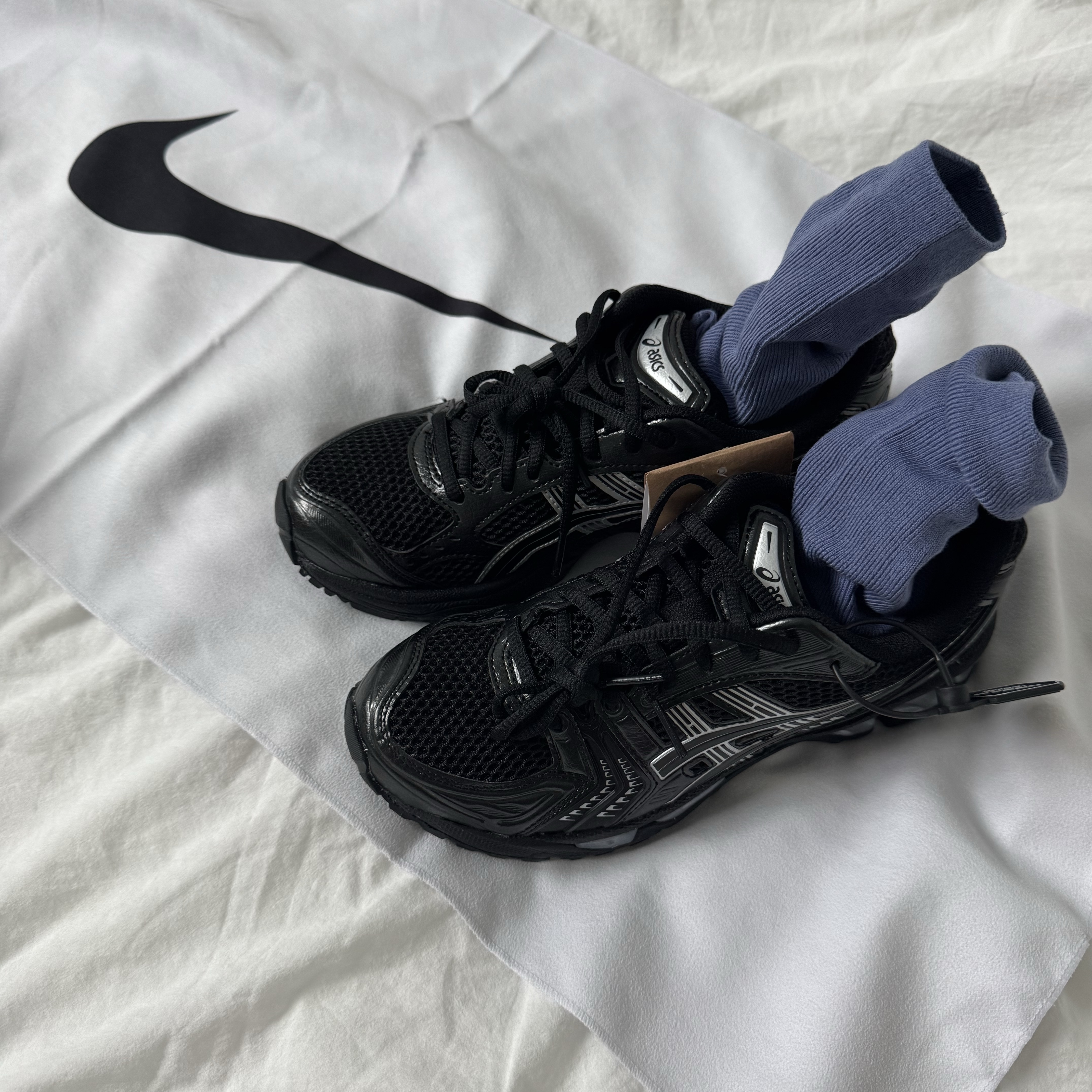 Asics Gel-Kayano 14 Black Pure Silver 착용 스타일 - 5