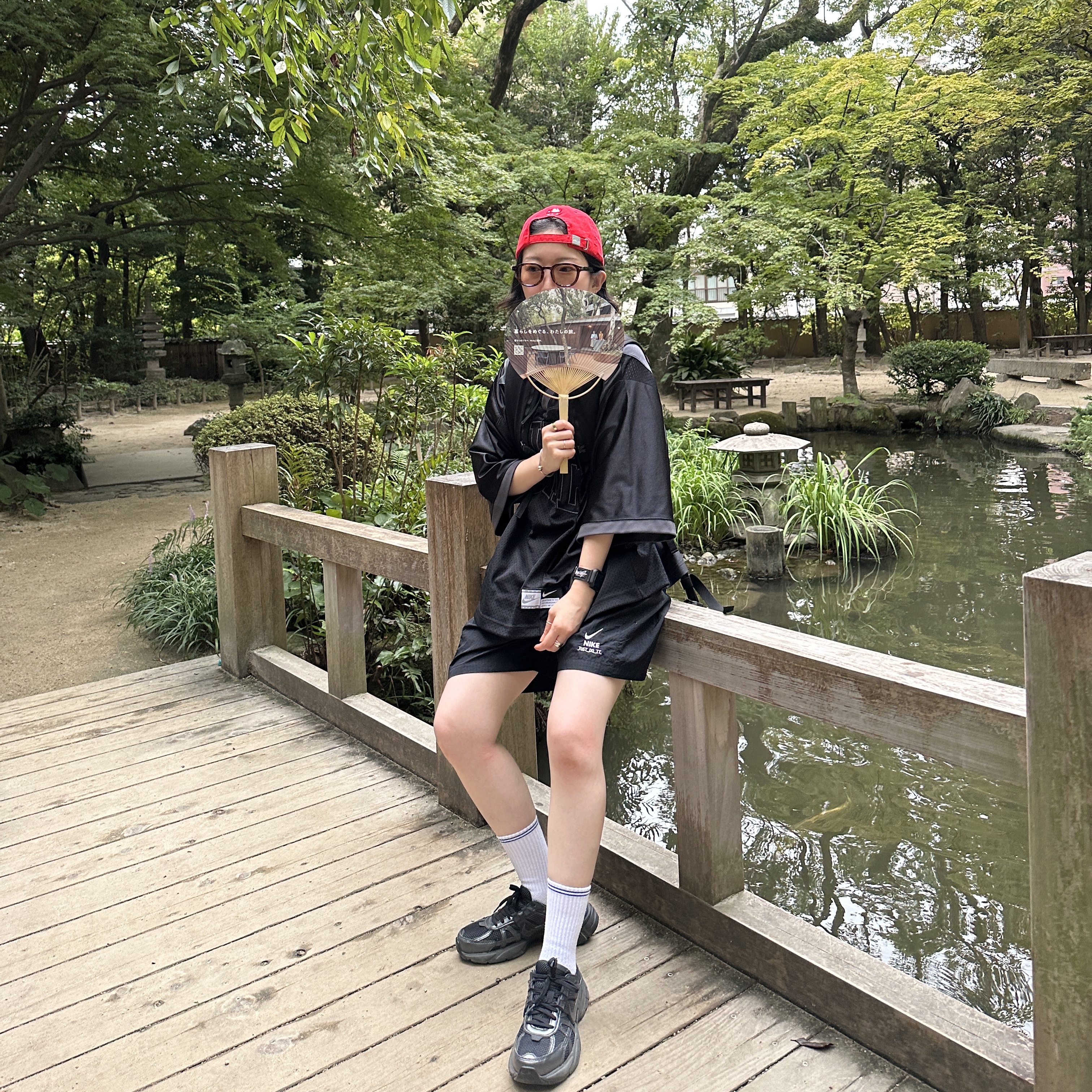 (W) Nike NSW Street Oversized Graphic Jersey Black - Asia, Nike V2K Run Black Anthracite 착용 스타일 - 4