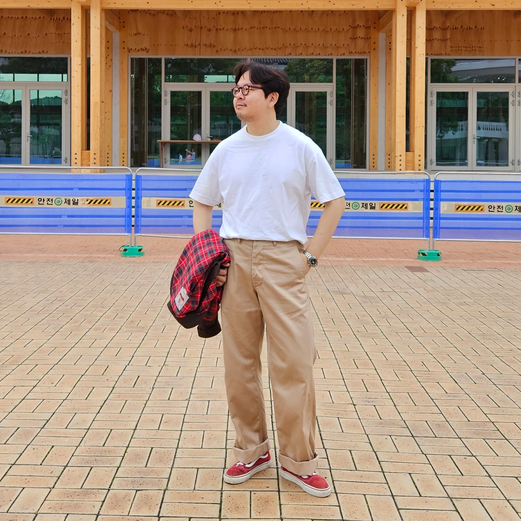 Vans Old Skool Wave Washed Red, Buzz Rickson's Early Military Chinos 1945 Model One Wash Beige 착용 스타일 - 2