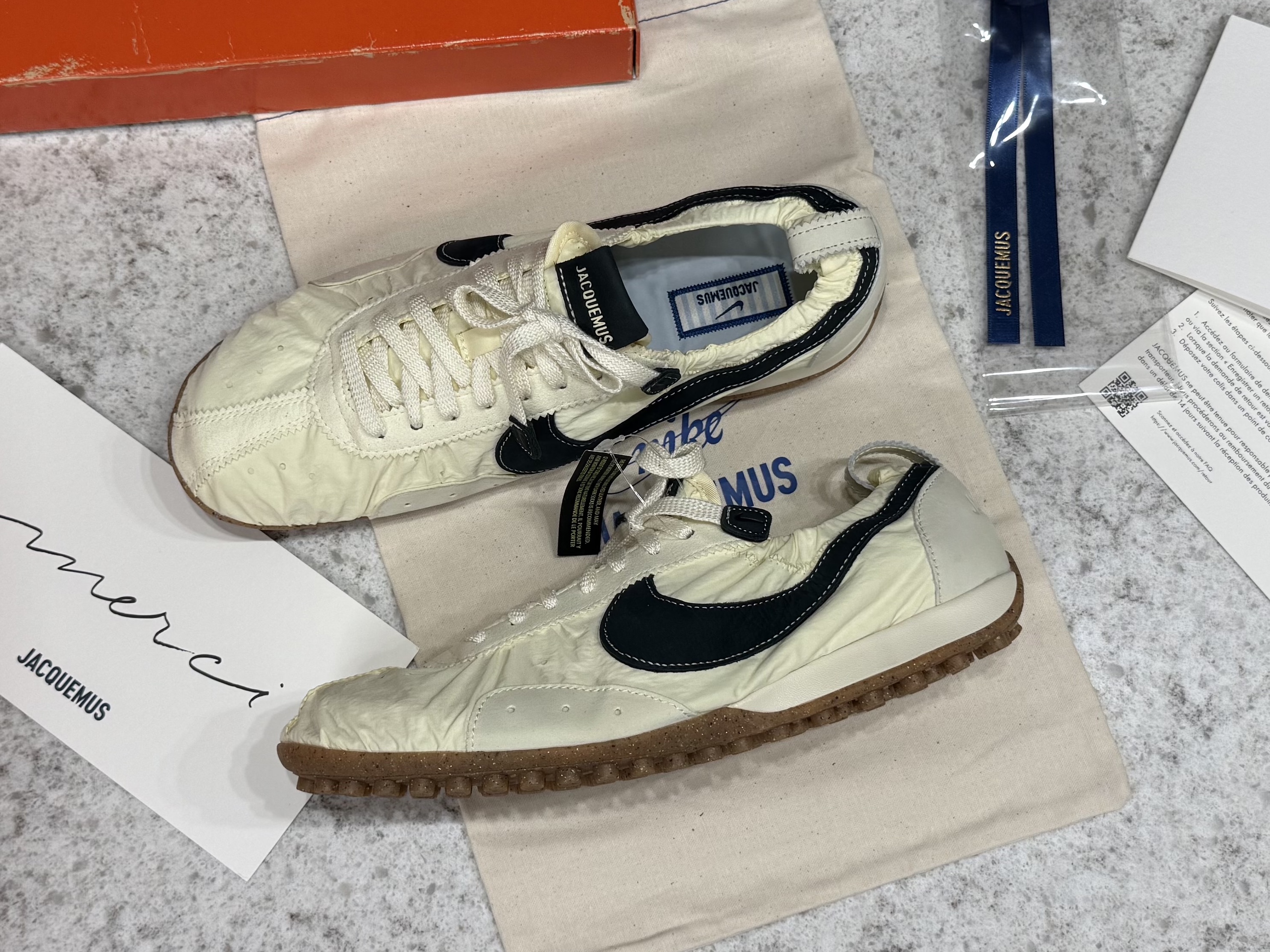 Nike x Jacquemus Moon Shoe SP Alabaster Off Noir 착용 스타일 - 2