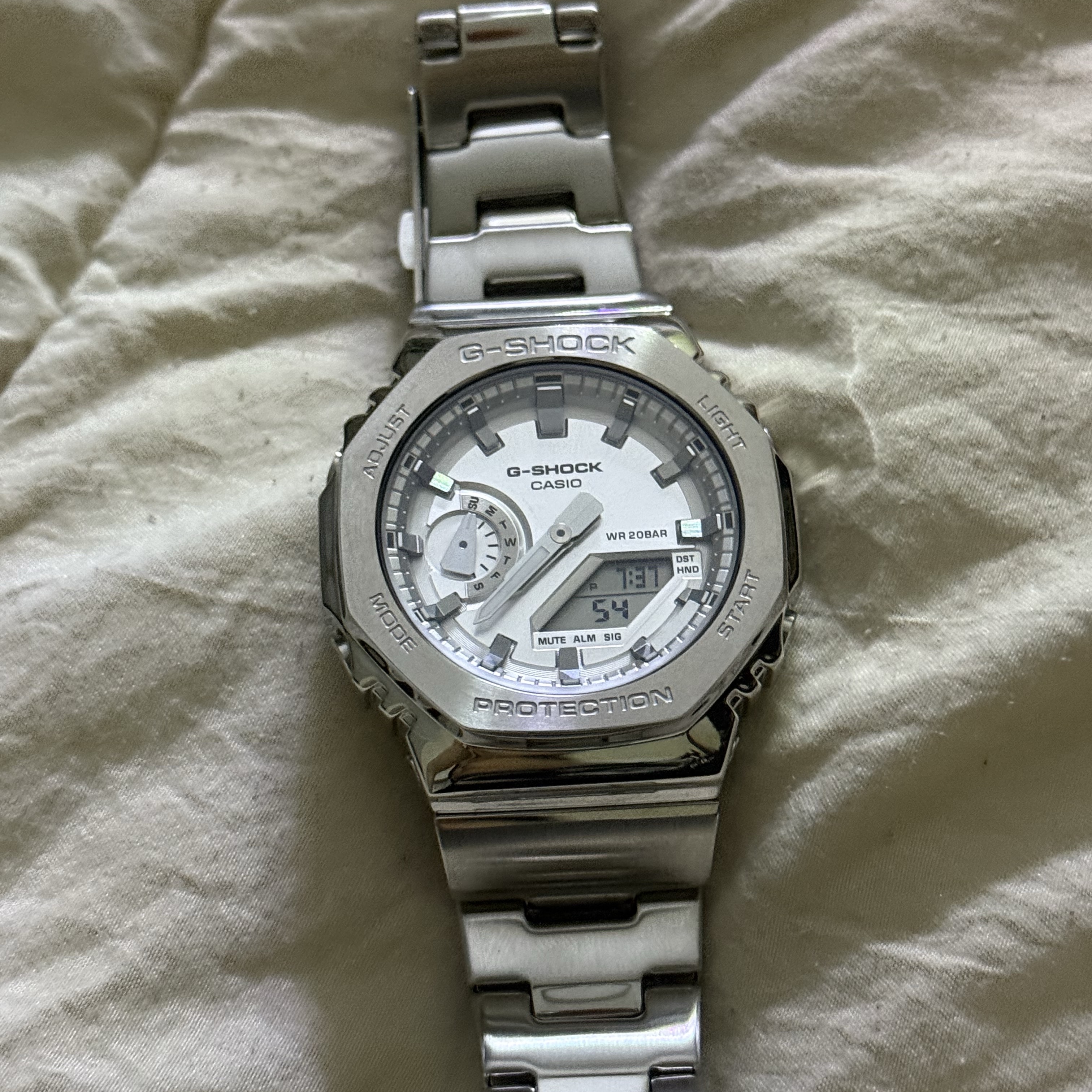 Casio G-Shock GM-2110D-7ADR 착용 스타일