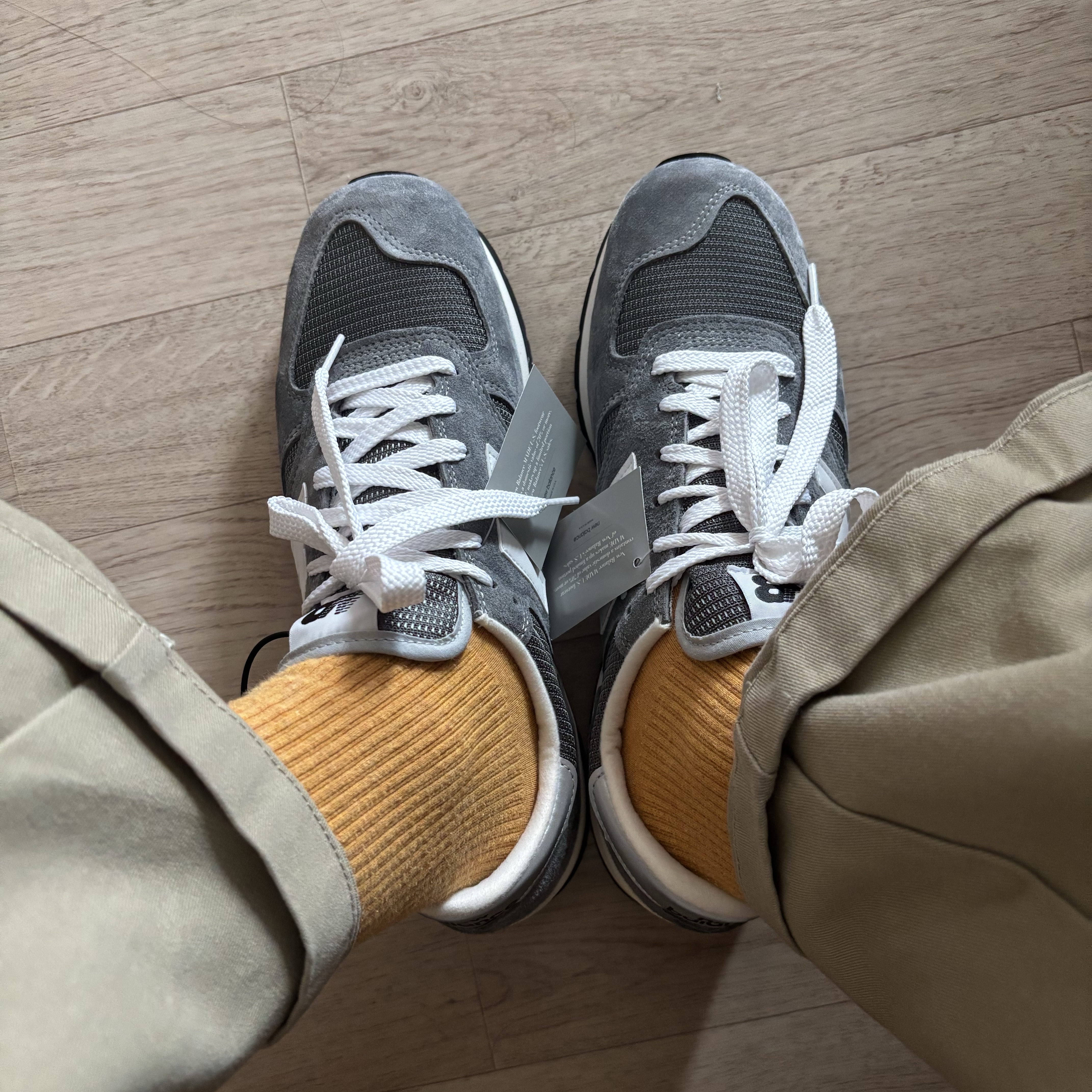 New Balance 990v1 Made in USA Grey White 착용 스타일 - 2